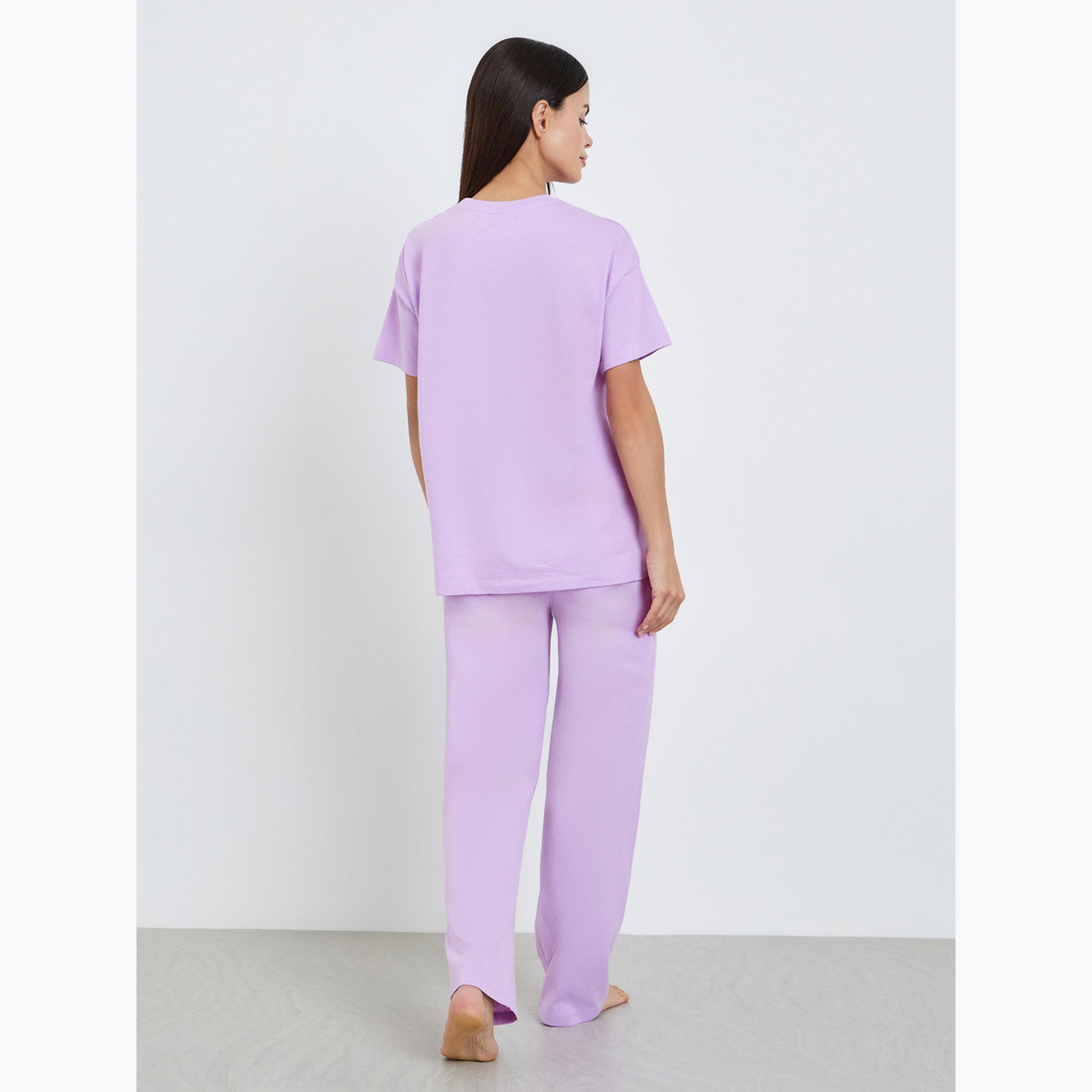 طقم بيجاما من بنطال وتيشيرت بطبعة جرافيك-women-clothing-nightwear-pyjamas-longsets-image-6