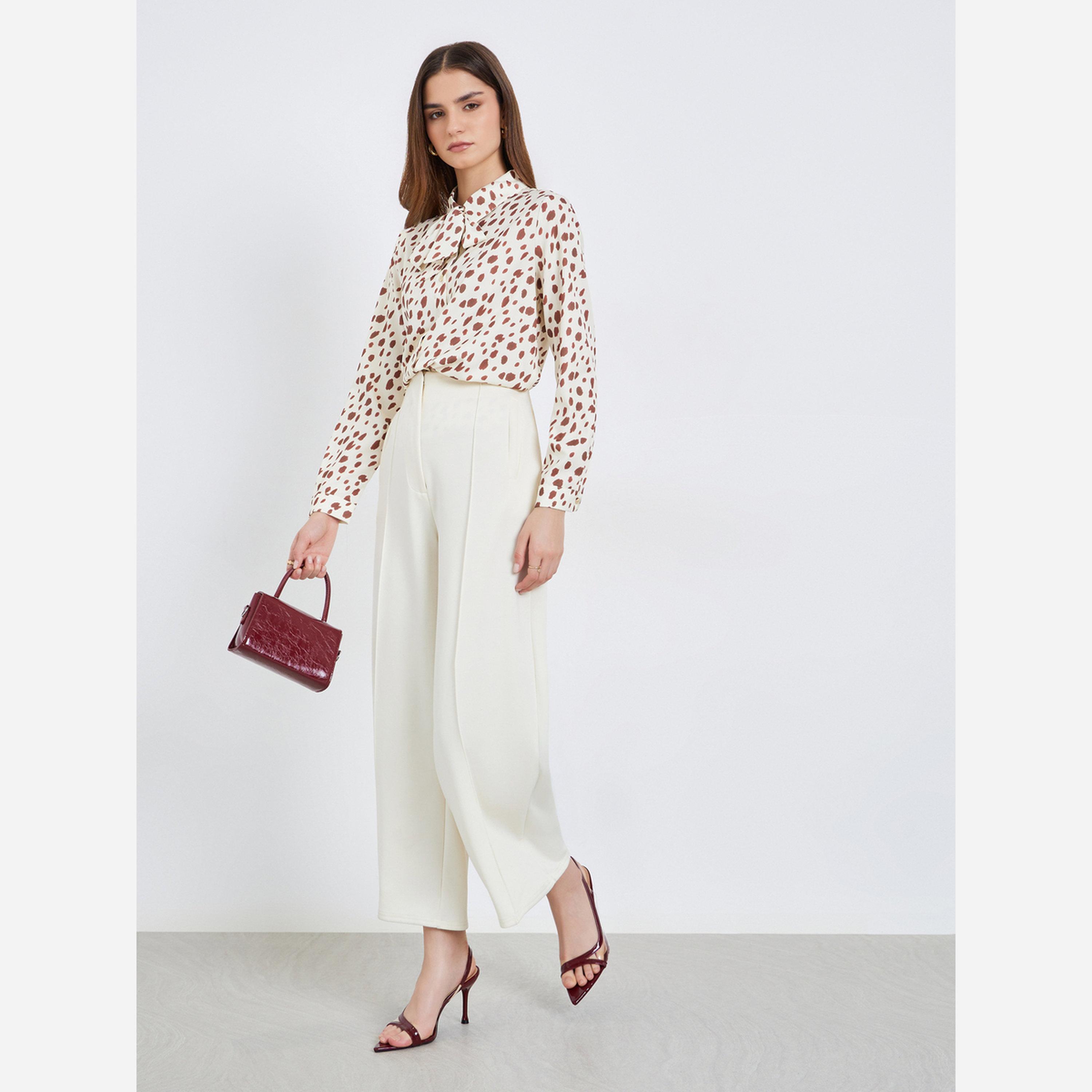ستايلي - قميص نسائي لون بيج طبعة جلد حيوانية بربطة عنق-women-clothing-shirtsandblouses-blouses-image-2