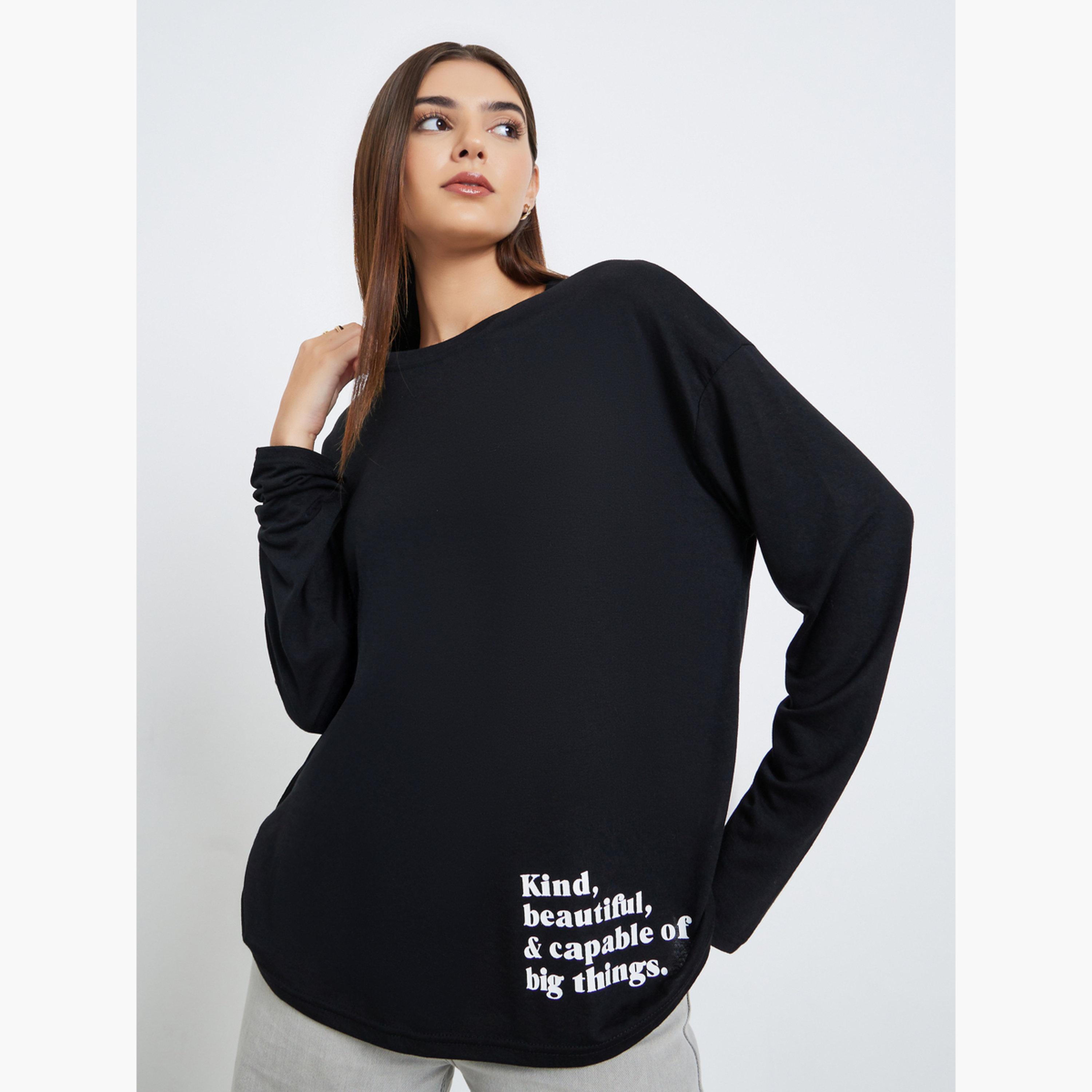 ستايلي - تي شيرت أسود بأكمام طويلة طبعة شعار للنساء-women-clothing-tshirts-image-1