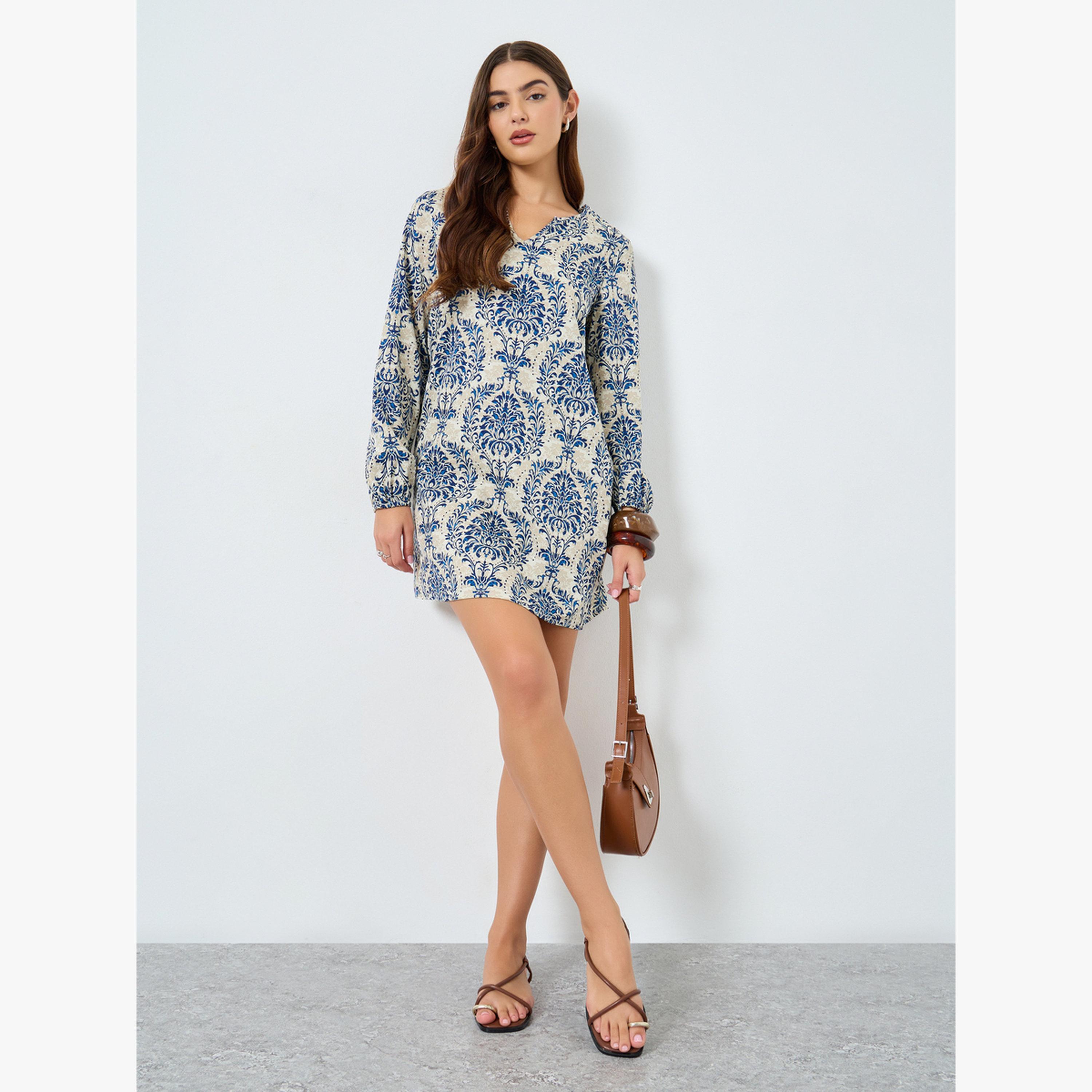 فستان قصير بأكمام طويلة بطبعة جرافيك-women-clothing-dresses-image-2