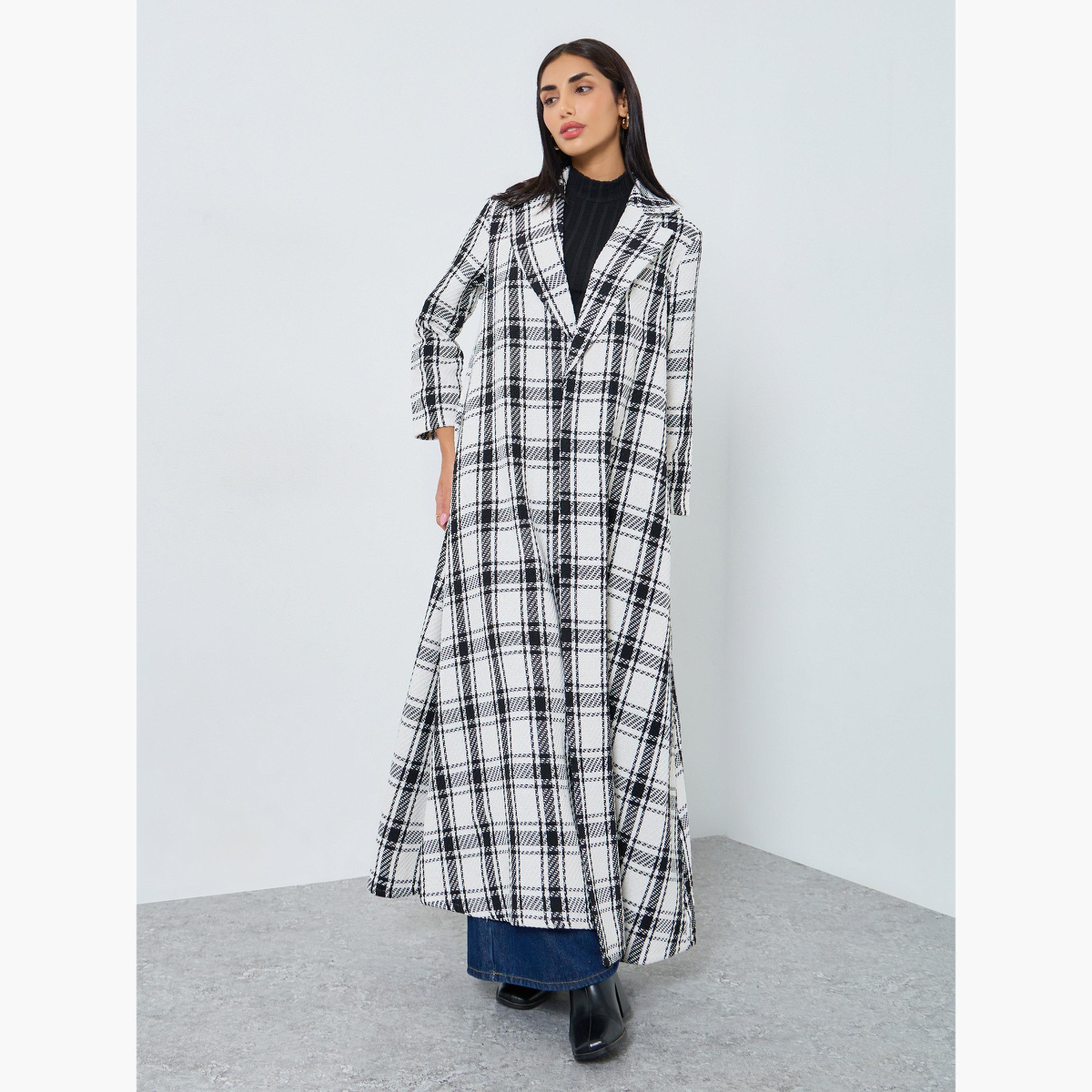 ستايلي - عباية بنقشة مربعات ورقبة بليزر-women-arabicclothing-abayas-image-2