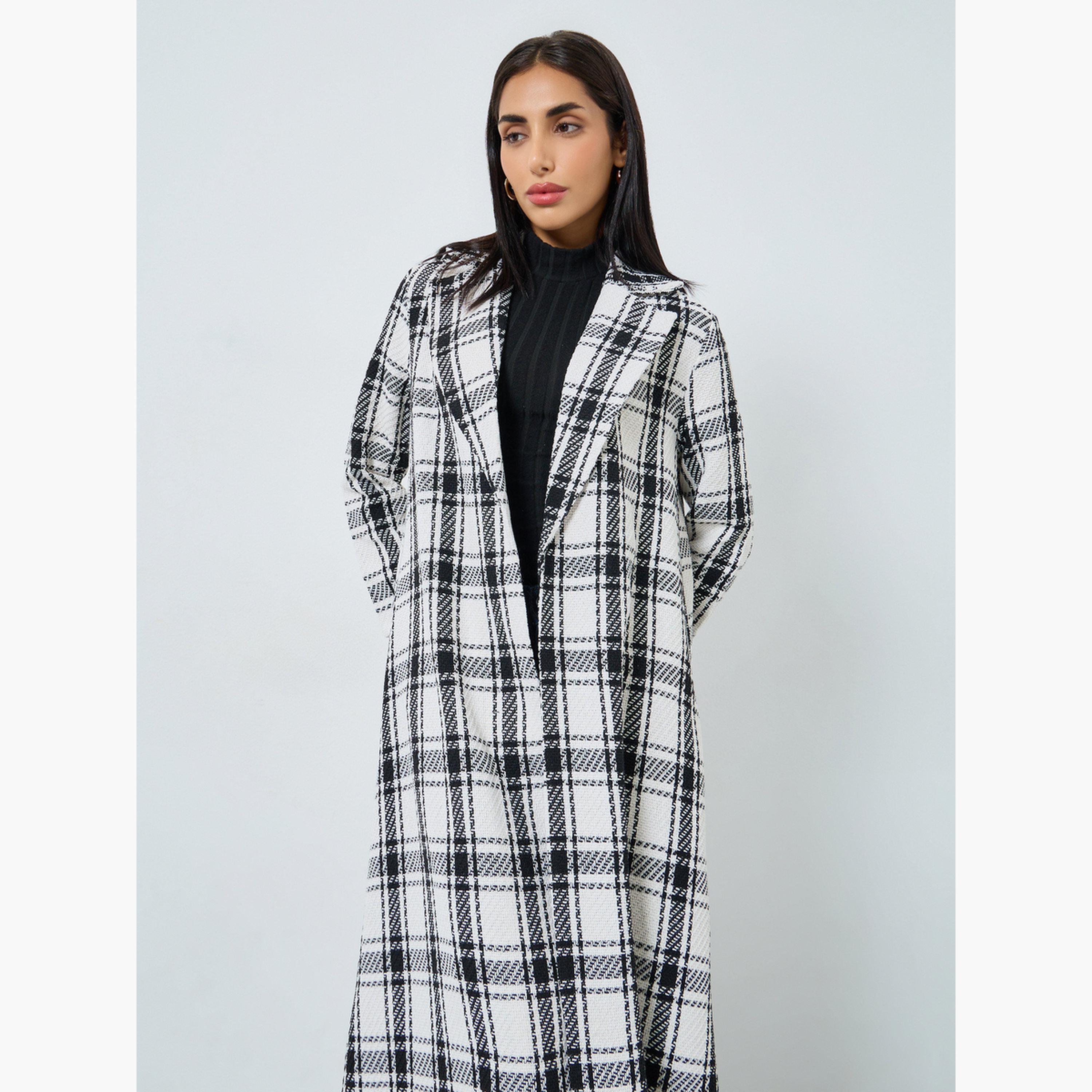 ستايلي - عباية بنقشة مربعات ورقبة بليزر-women-arabicclothing-abayas-image-3