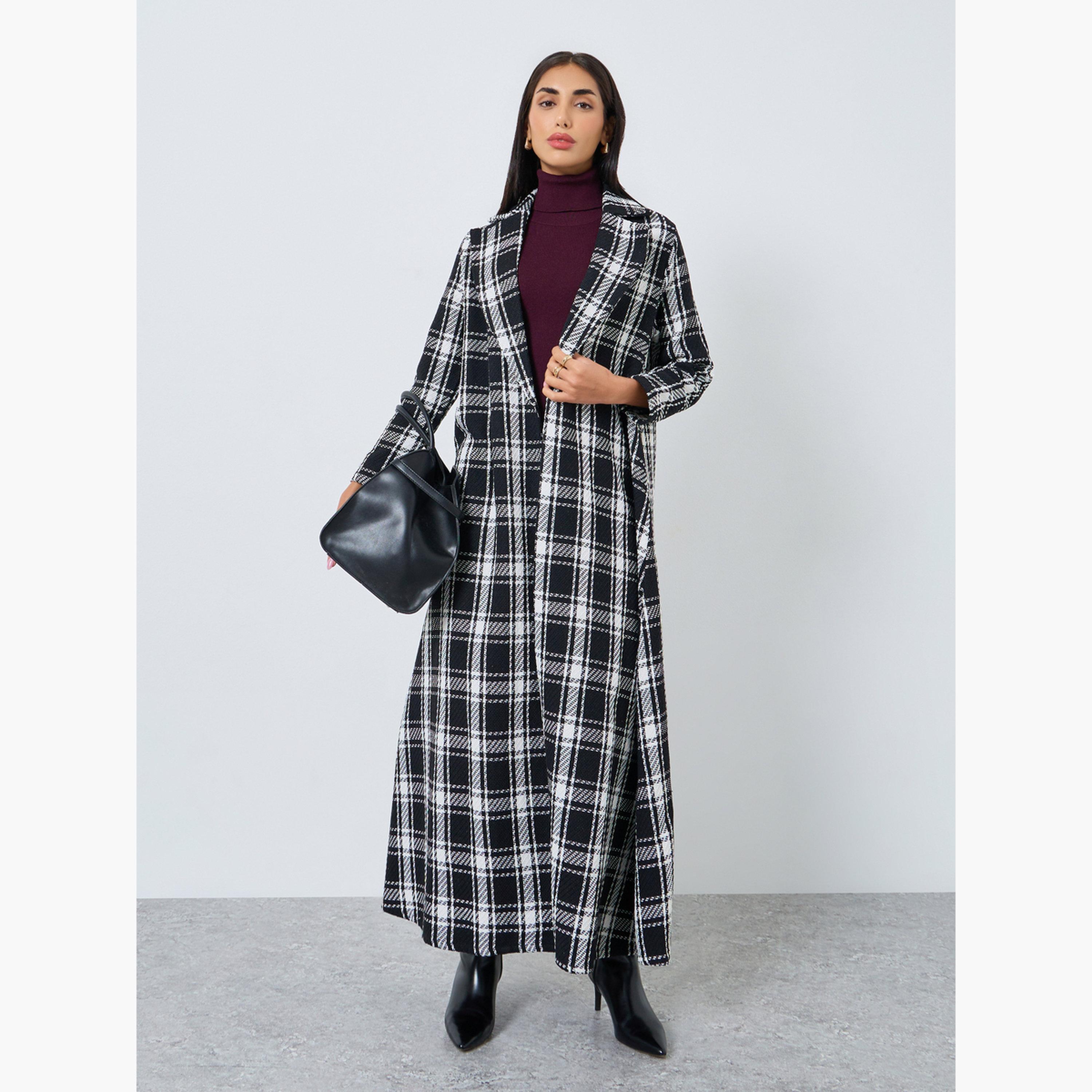 ستايلي - عباية سوداء منقوشة بياقة بليزر-women-arabicclothing-abayas-image-2