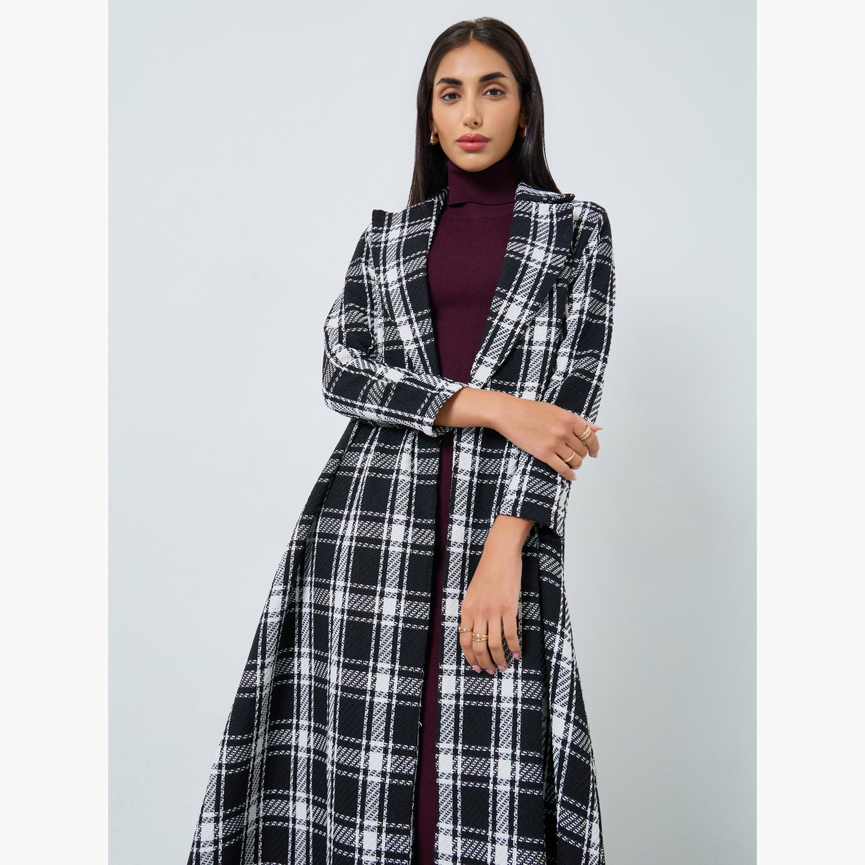 ستايلي - عباية سوداء منقوشة بياقة بليزر-women-arabicclothing-abayas-image-3