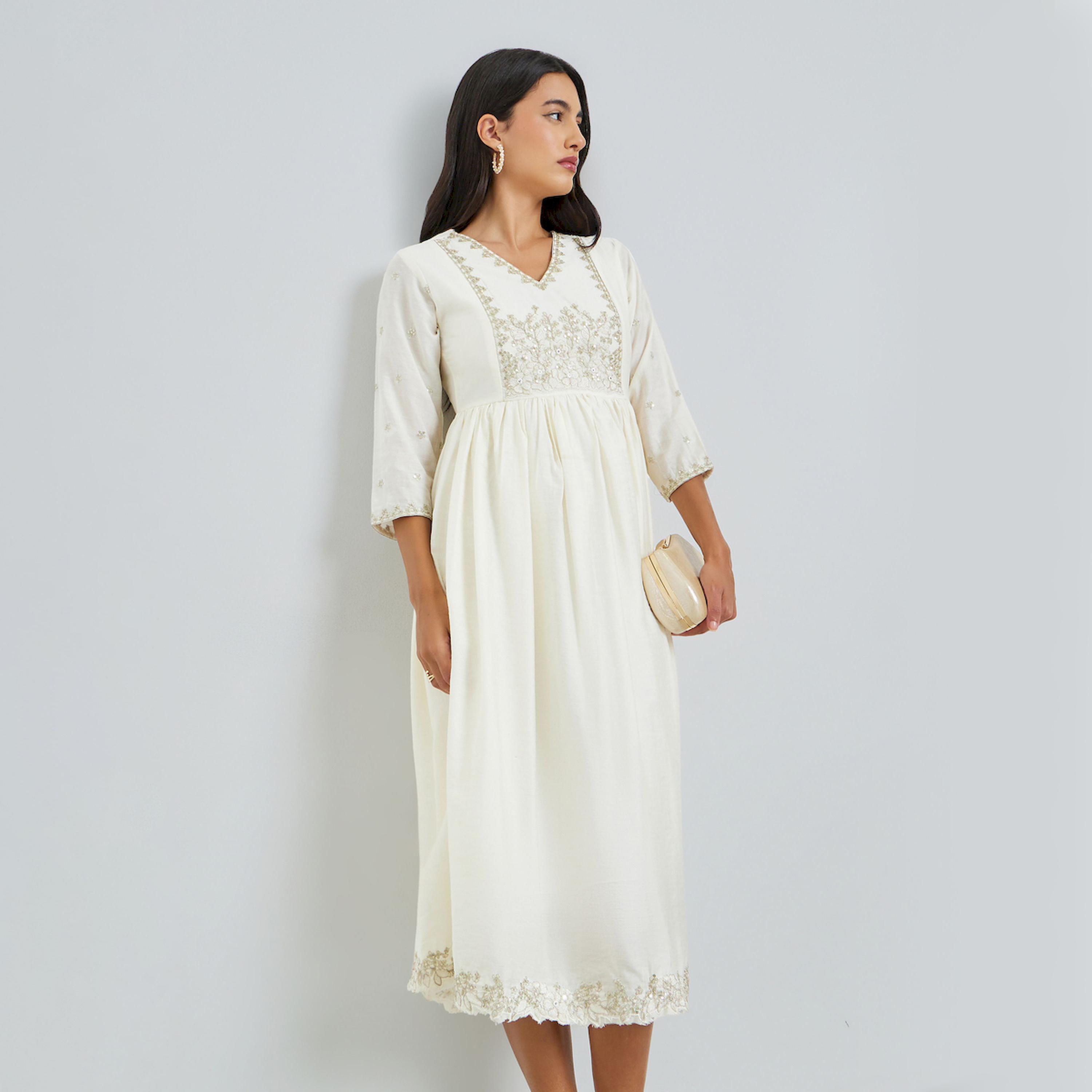 فستان ميدي مطرز بحافة واسعة وأكمام 3/4-women-clothing-dresses-image-1