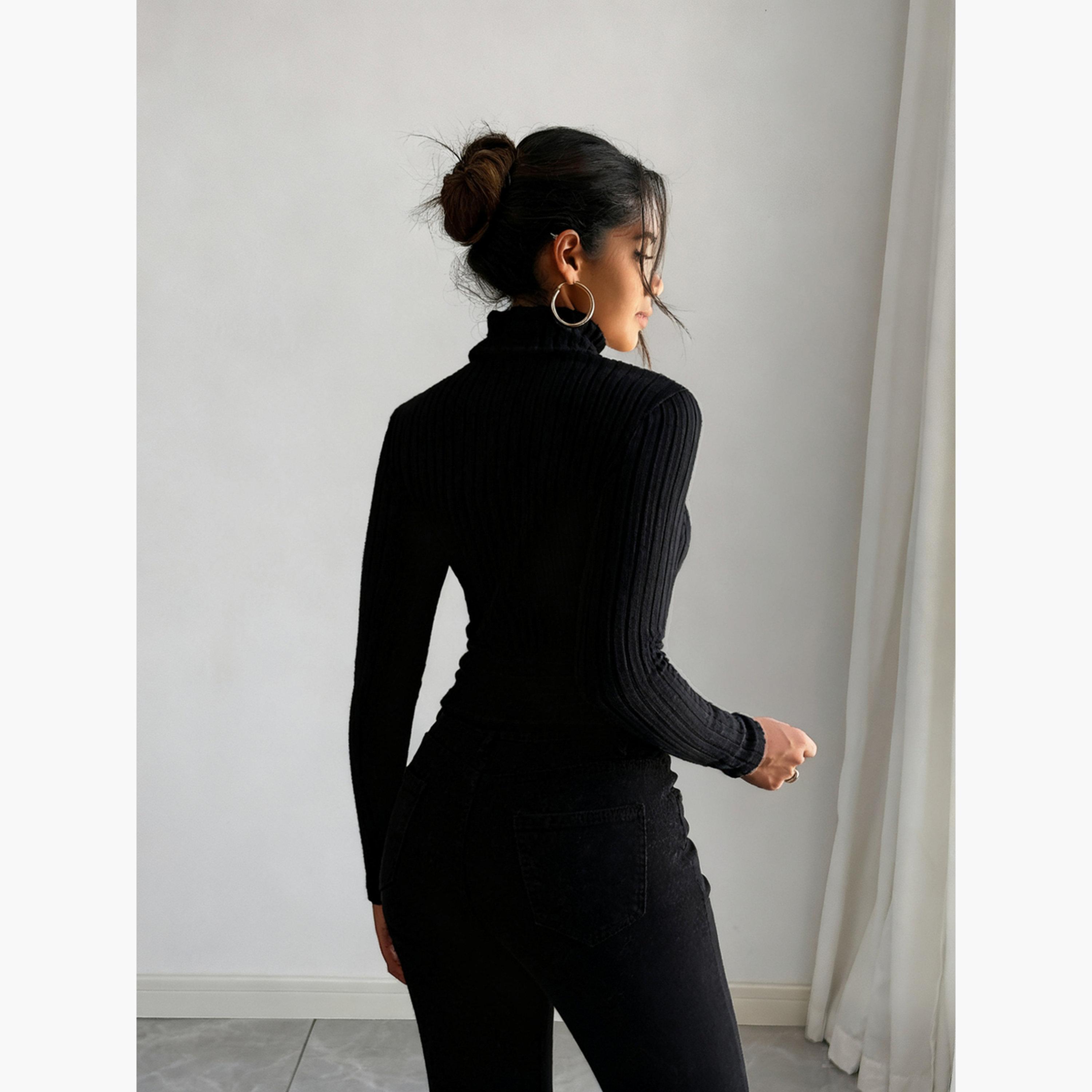 تيك تو - بلوزة نسائية سوداء مضلعة بياقة مدورة-women-clothing-shirtsandblouses-blouses-image-3