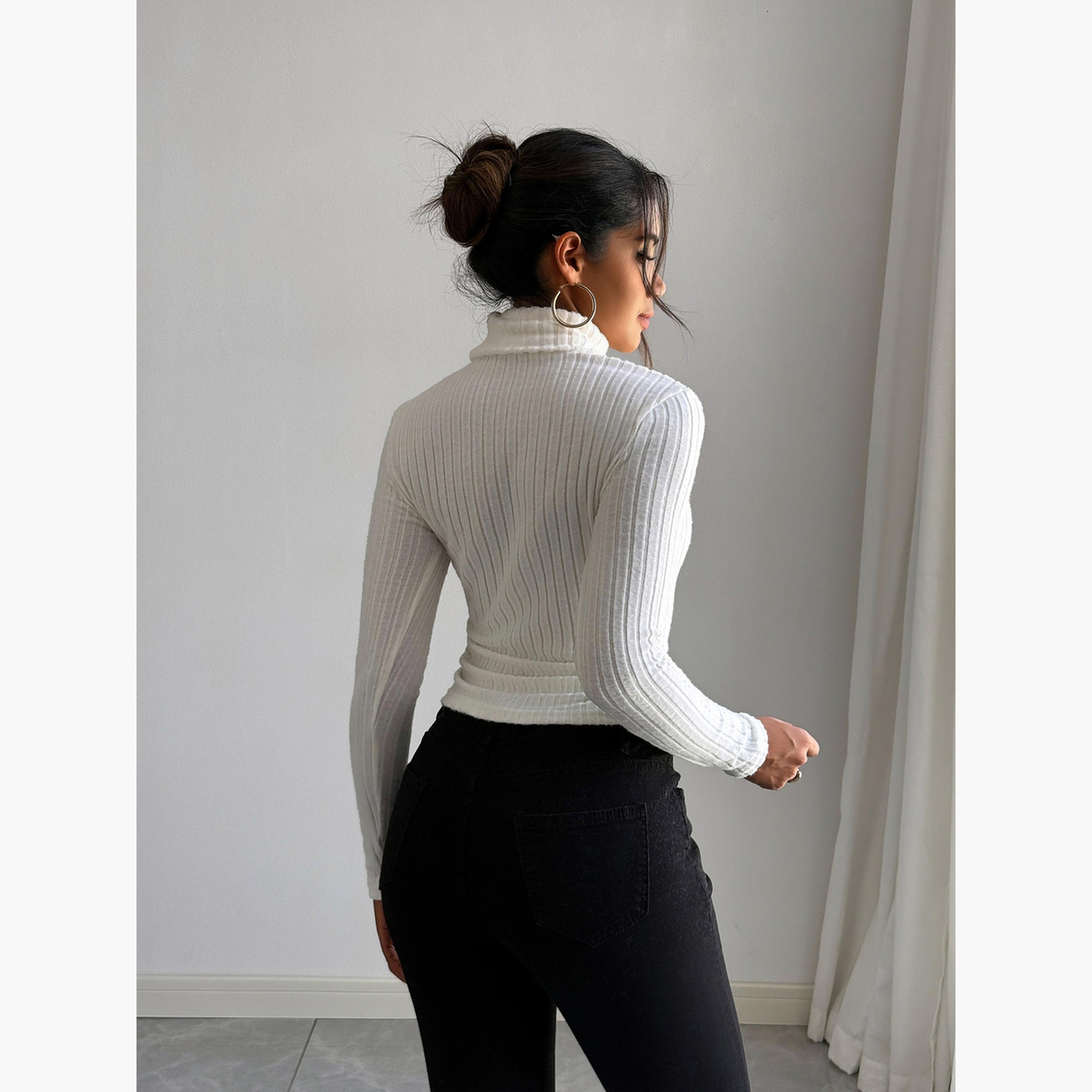 تيك تو - بلوزة نسائية بيضاء مضلعة بياقة مدورة-women-clothing-shirtsandblouses-blouses-image-3