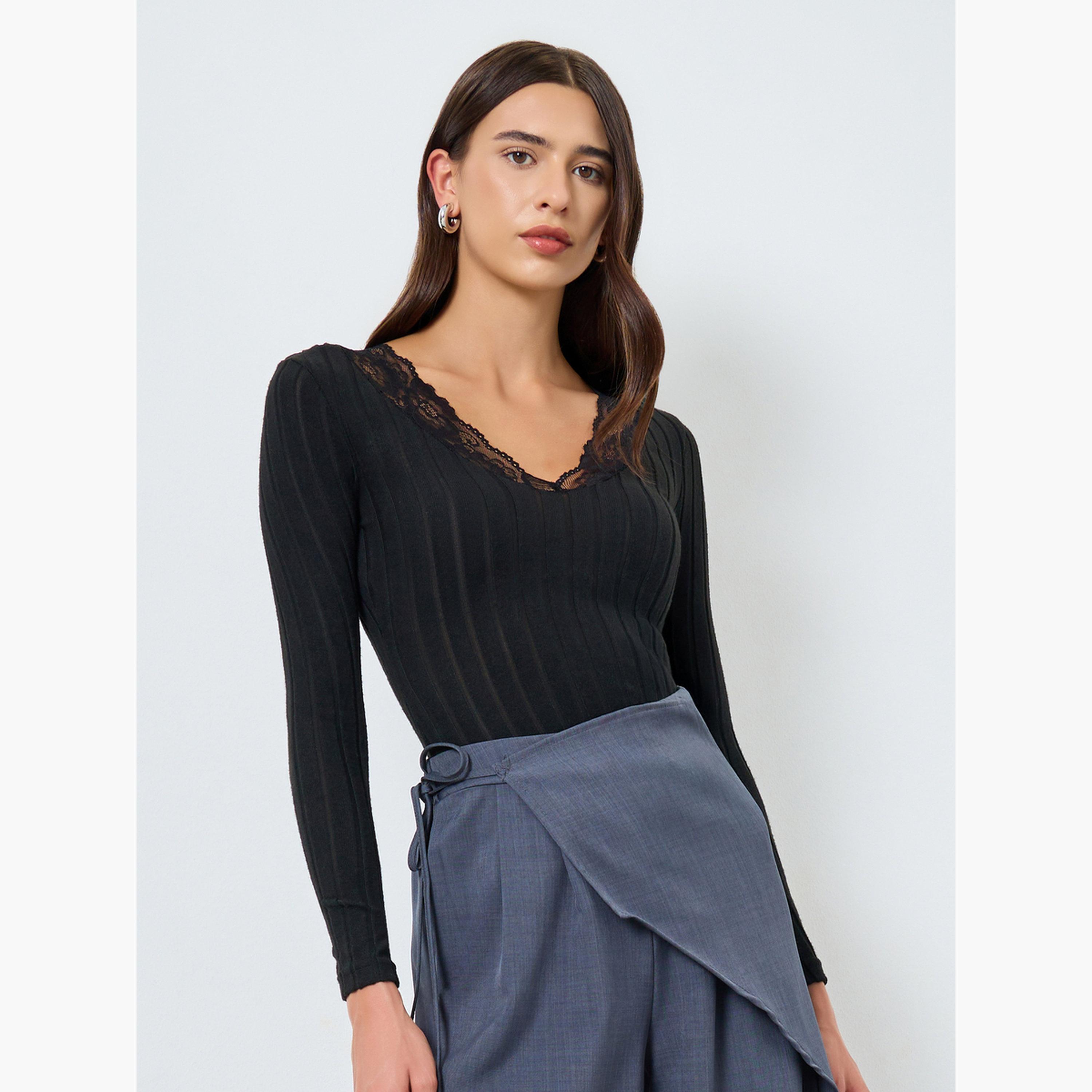 تيك تو - بلوزة بأكمام طويلة وحواف من الدانتيل الأسود-women-clothing-tshirts-image-1