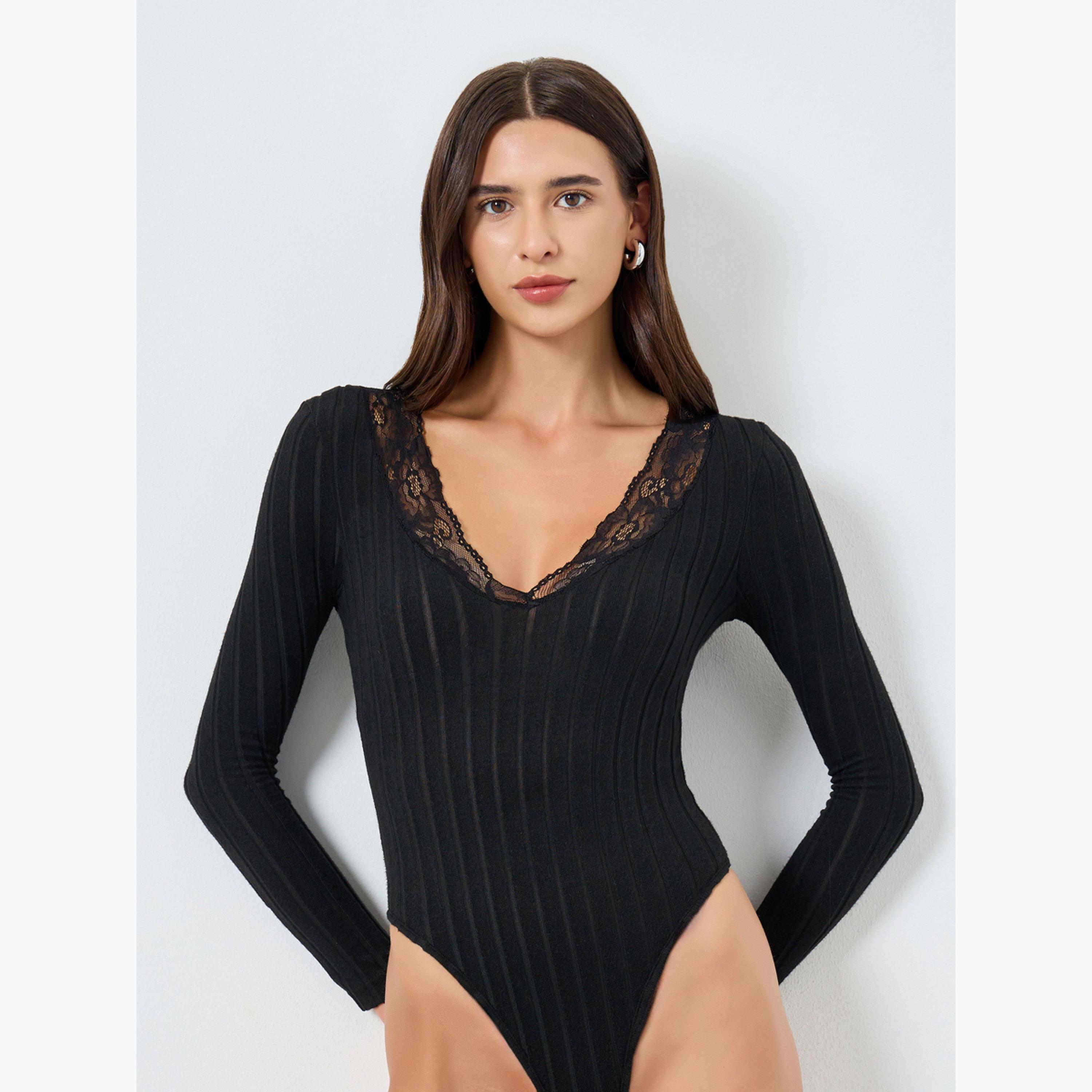 تيك تو - بلوزة بأكمام طويلة وحواف من الدانتيل الأسود-women-clothing-tshirts-image-3