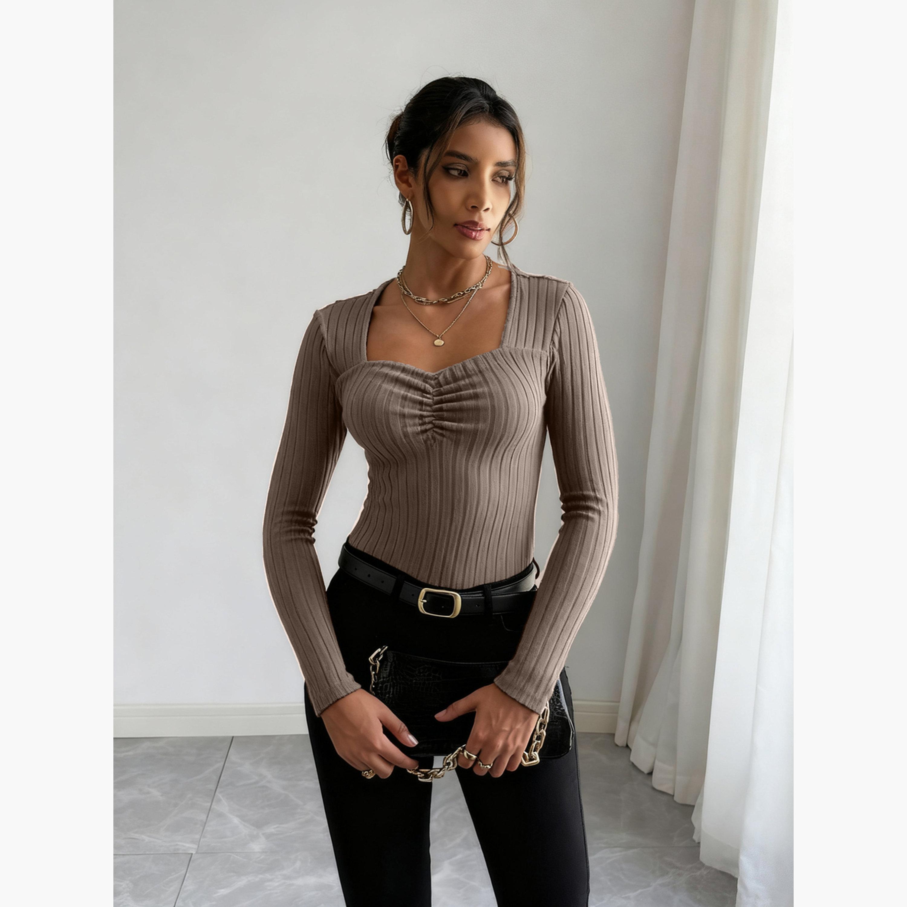 تيك تو - بلوزة نسائية مضلعة بأكمام طويلة بلون بني-women-clothing-shirtsandblouses-blouses-image-5