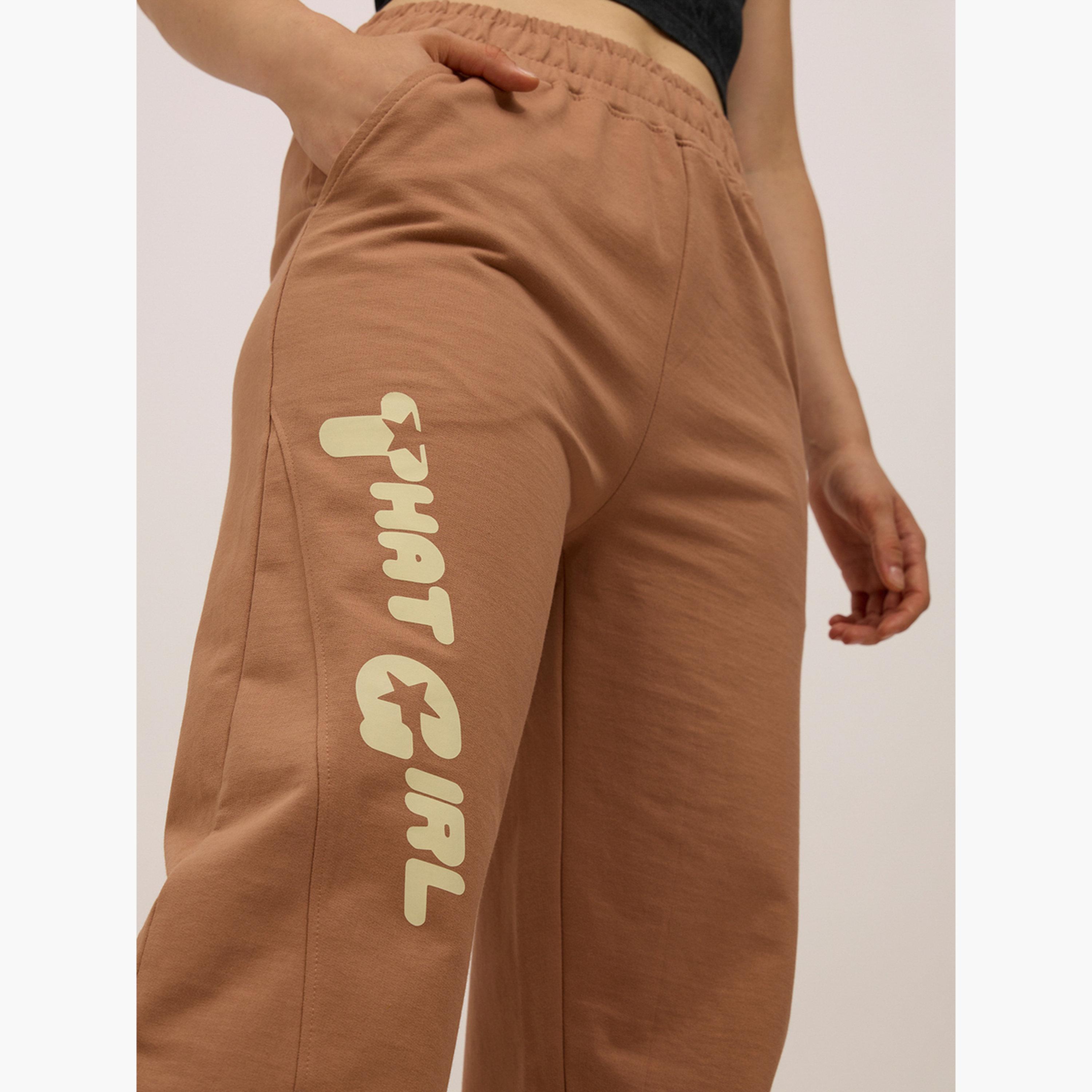 أوتزيدر × ستايلي - بنطال رياضي بني مطبوع مقطوع من الجانب ومحاك-women-clothing-bottoms-joggers-image-4