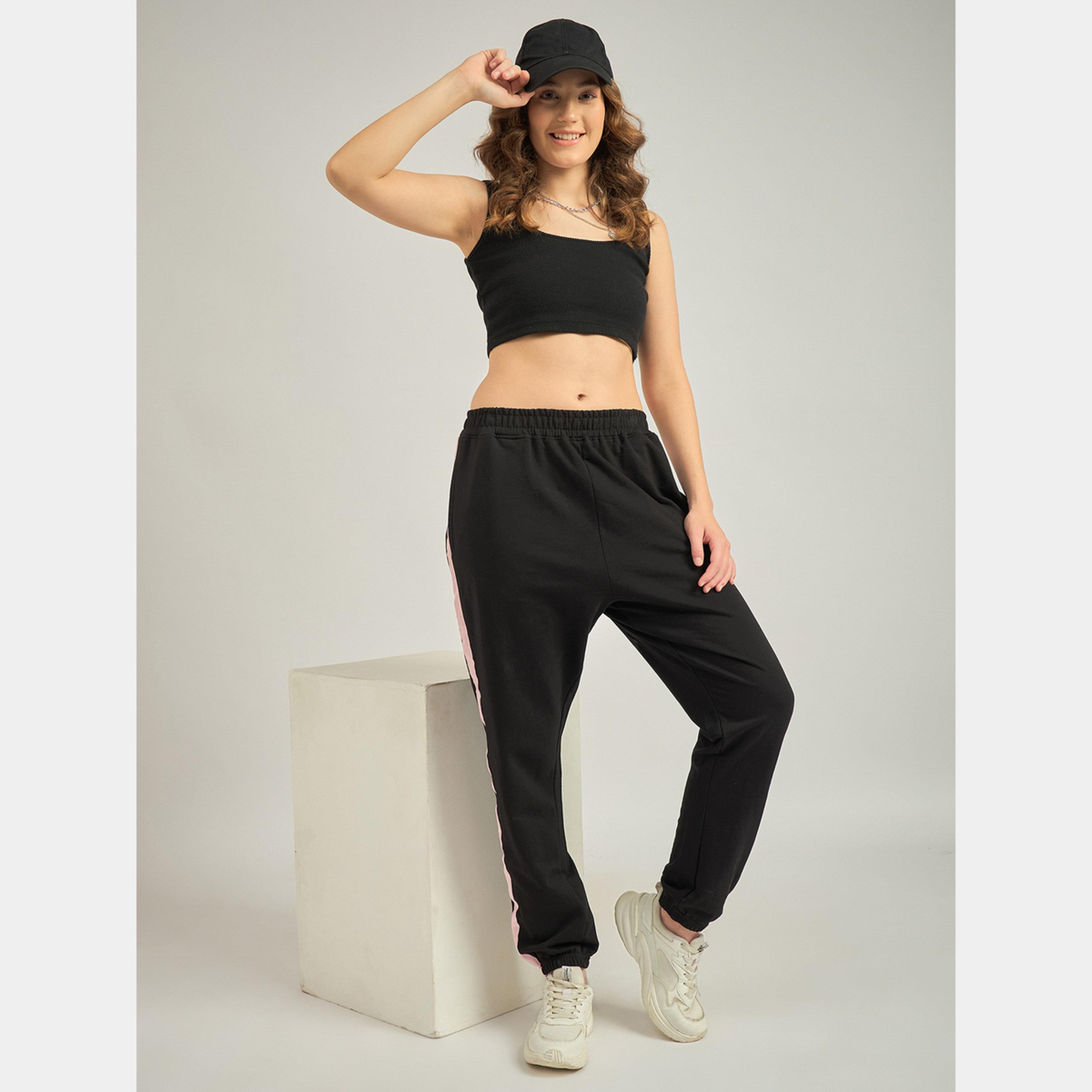 أوتزيدر × ستايلي - بنطال رياضي بشريط جانبي أسود-women-clothing-bottoms-joggers-image-2