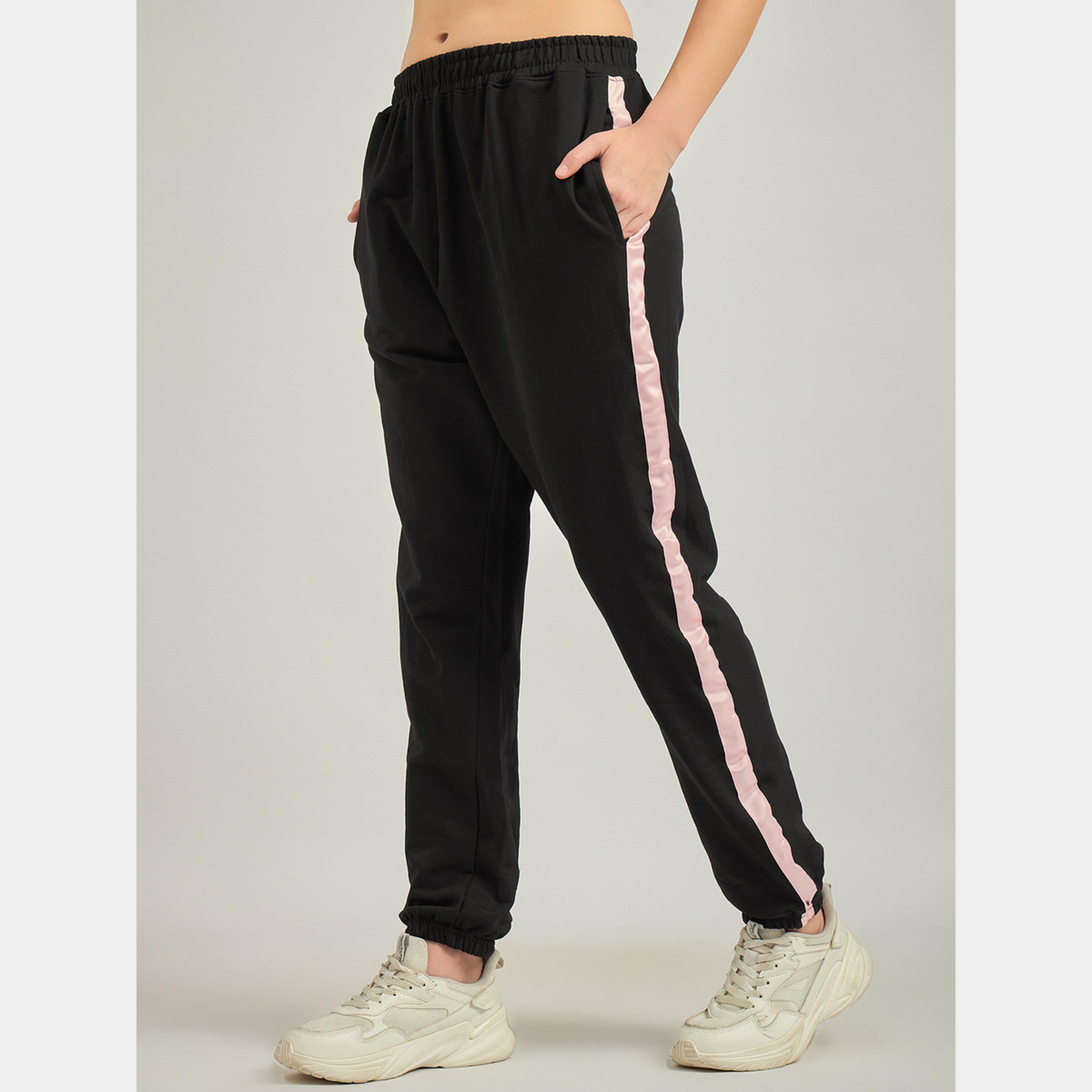 أوتزيدر × ستايلي - بنطال رياضي بشريط جانبي أسود-women-clothing-bottoms-joggers-image-3