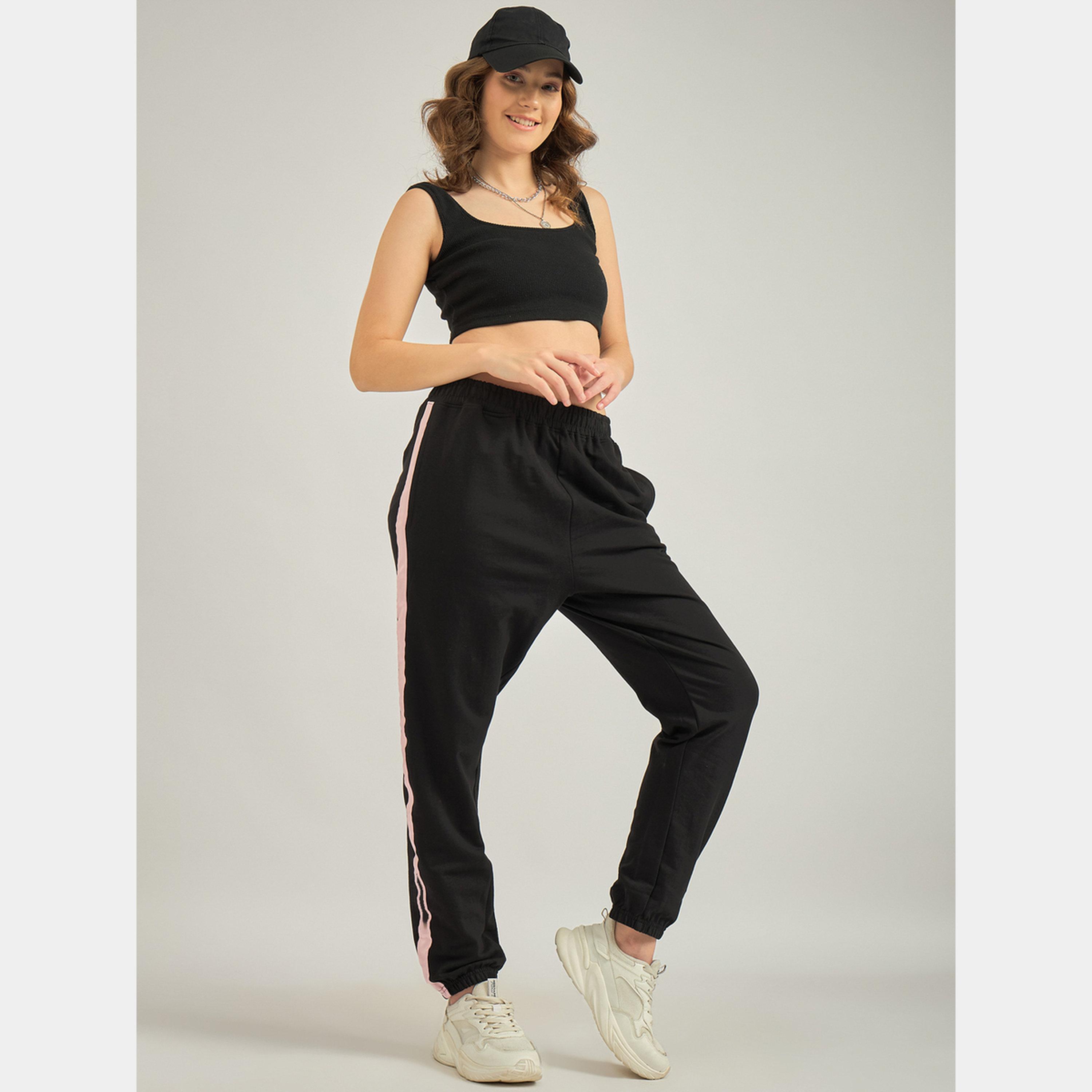 أوتزيدر × ستايلي - بنطال رياضي بشريط جانبي أسود-women-clothing-bottoms-joggers-image-6