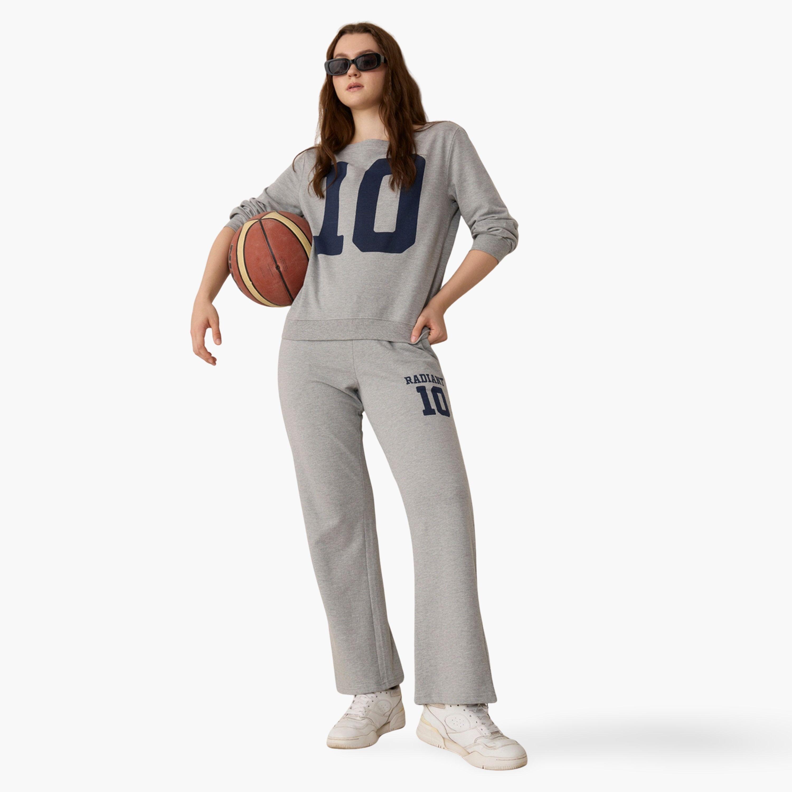 أوتزيدر × ستايلي - سويتشرت برقبة واسع وبنطال رياضة رمادي-women-clothing-coordsets-image-1