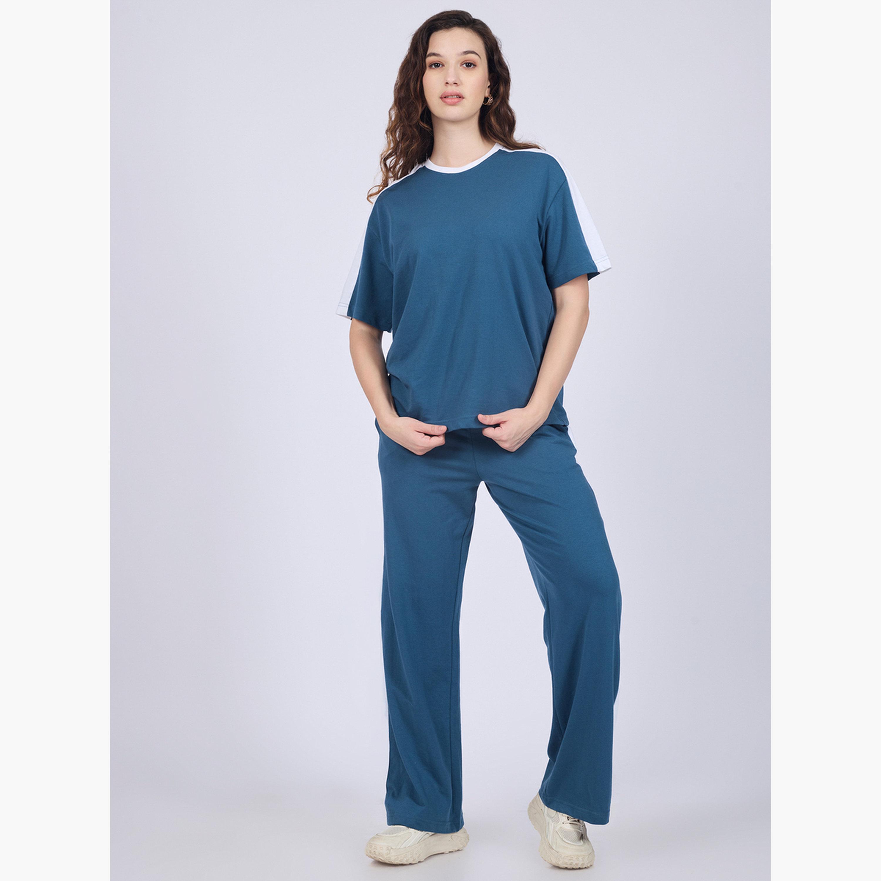 أوتزيدر × ستايلي - تي شيرت أزرق مخطط جانبيًا مع بنطال رياضي-women-clothing-coordsets-image-1