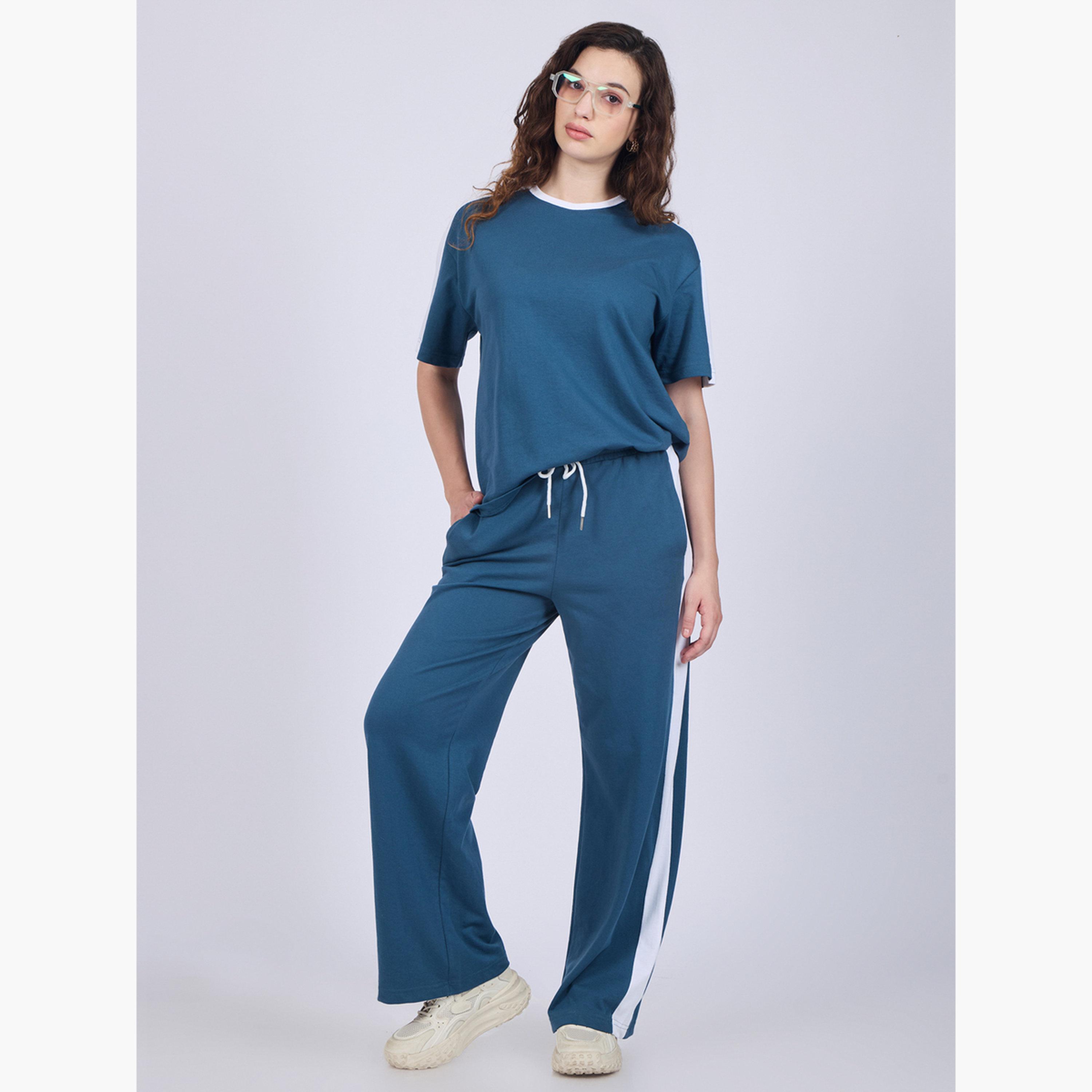 أوتزيدر × ستايلي - تي شيرت أزرق مخطط جانبيًا مع بنطال رياضي-women-clothing-coordsets-image-4