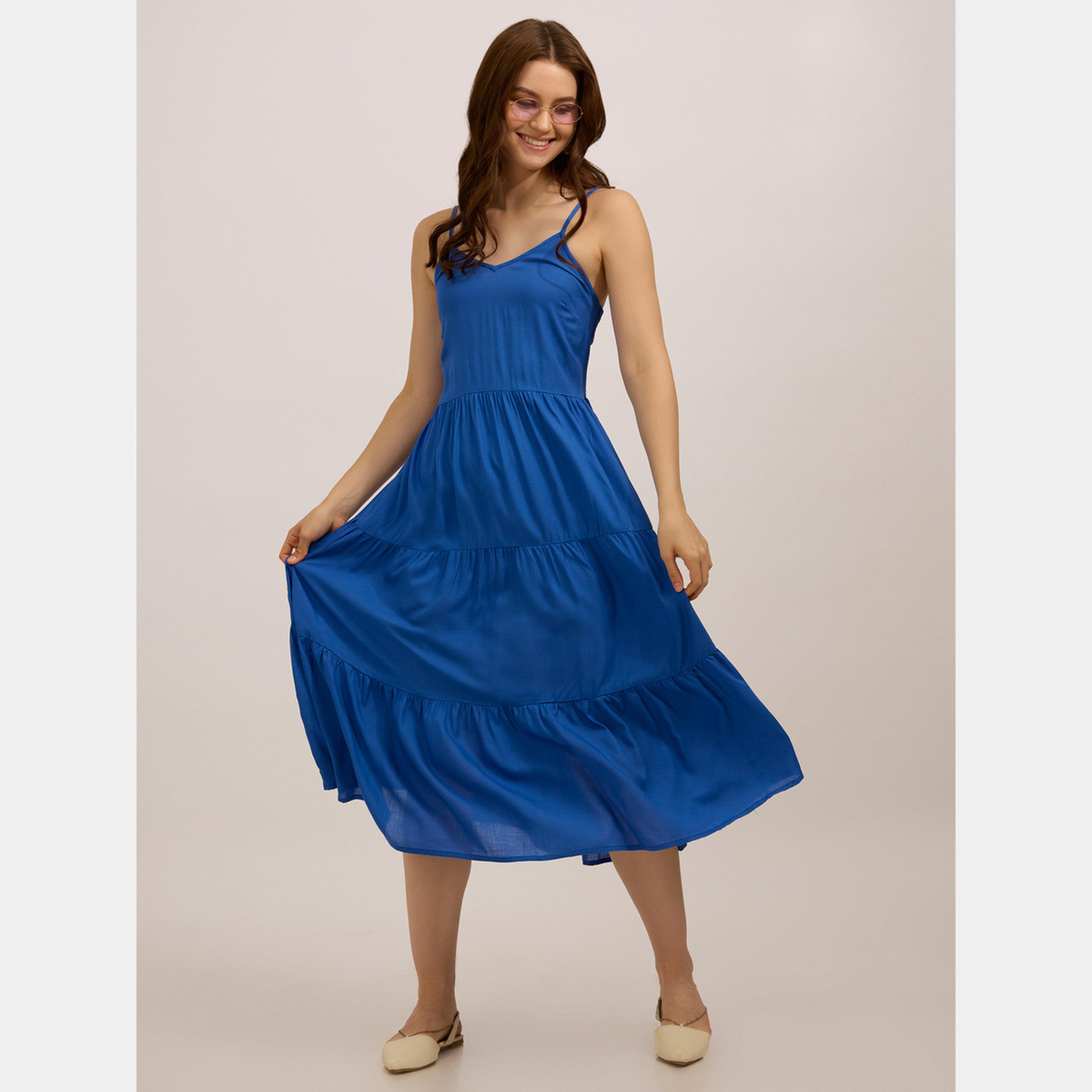 أوتزيدر × ستايلي - فستان نسائي متوسط ​​الطول أزرق اللون رقبة حرف V وحزام كتف-women-clothing-dresses-image-2