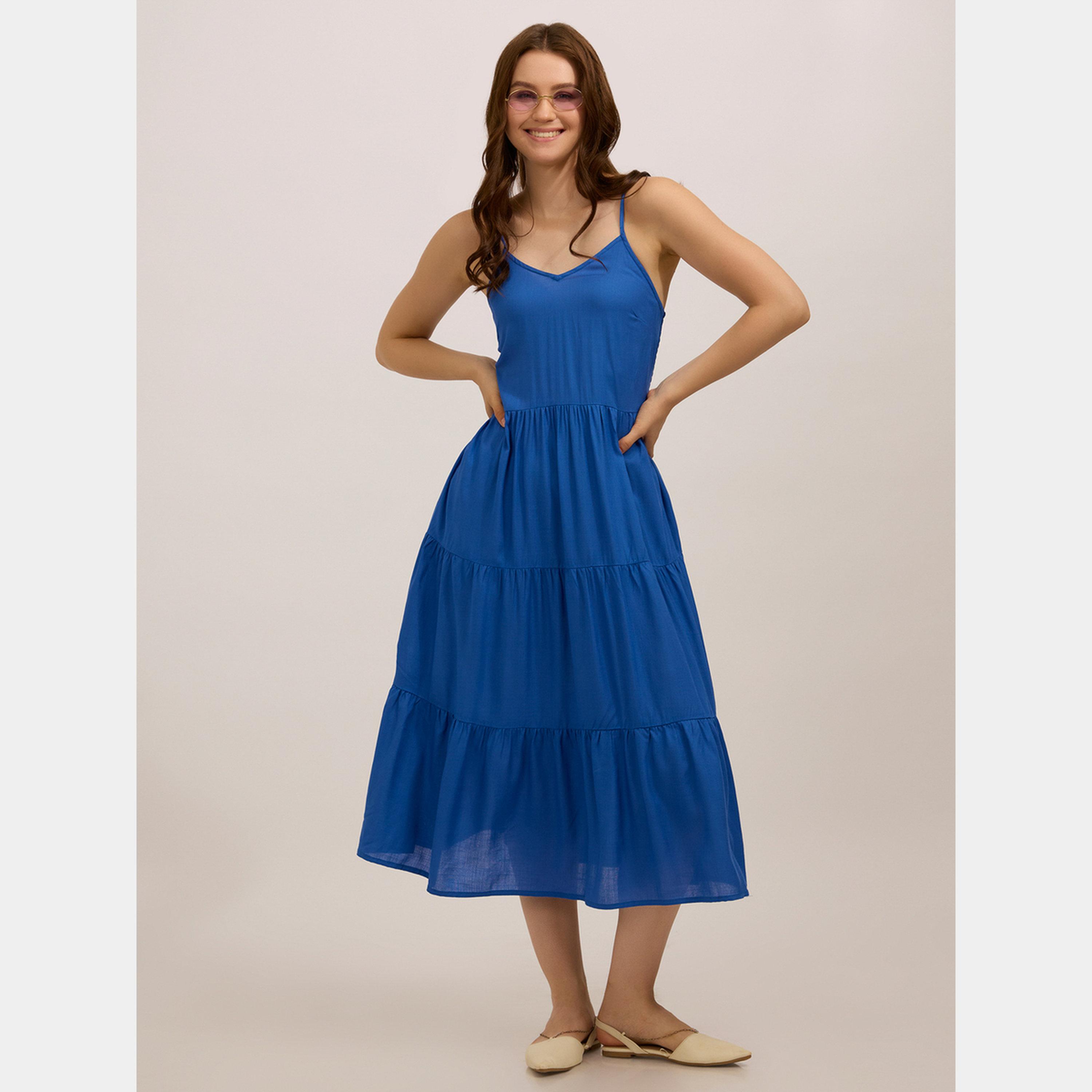 أوتزيدر × ستايلي - فستان نسائي متوسط ​​الطول أزرق اللون رقبة حرف V وحزام كتف-women-clothing-dresses-image-3