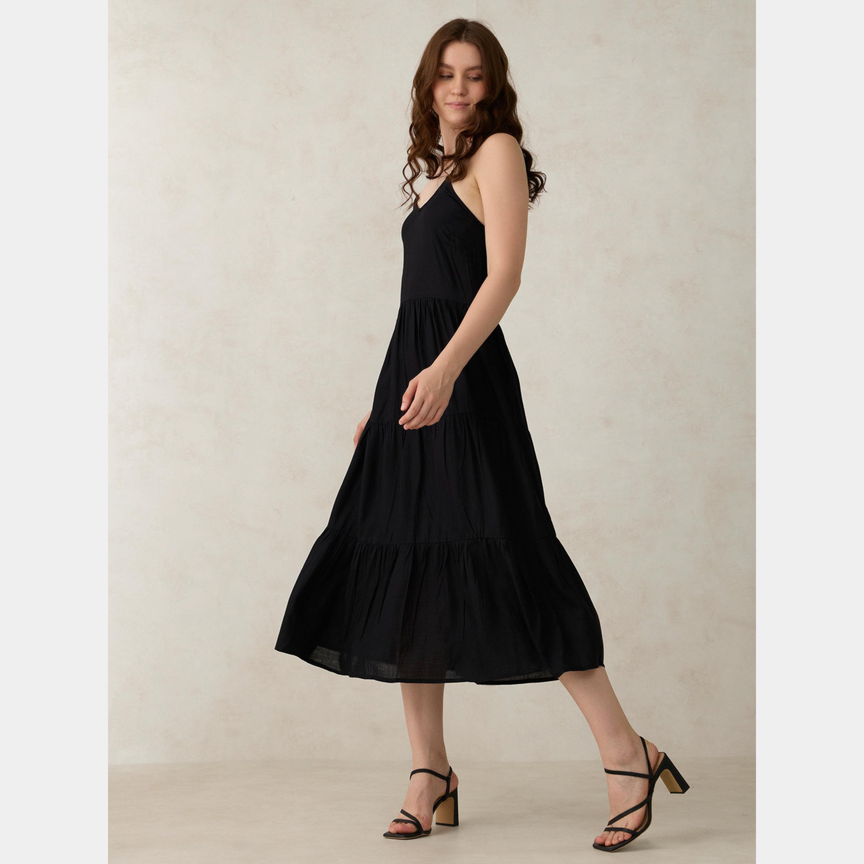 أوتزيدر × ستايلي - فستان نسائي أسود متوسط ​​الطول رقبة حرف V وحزام كتف-women-clothing-dresses-image-3