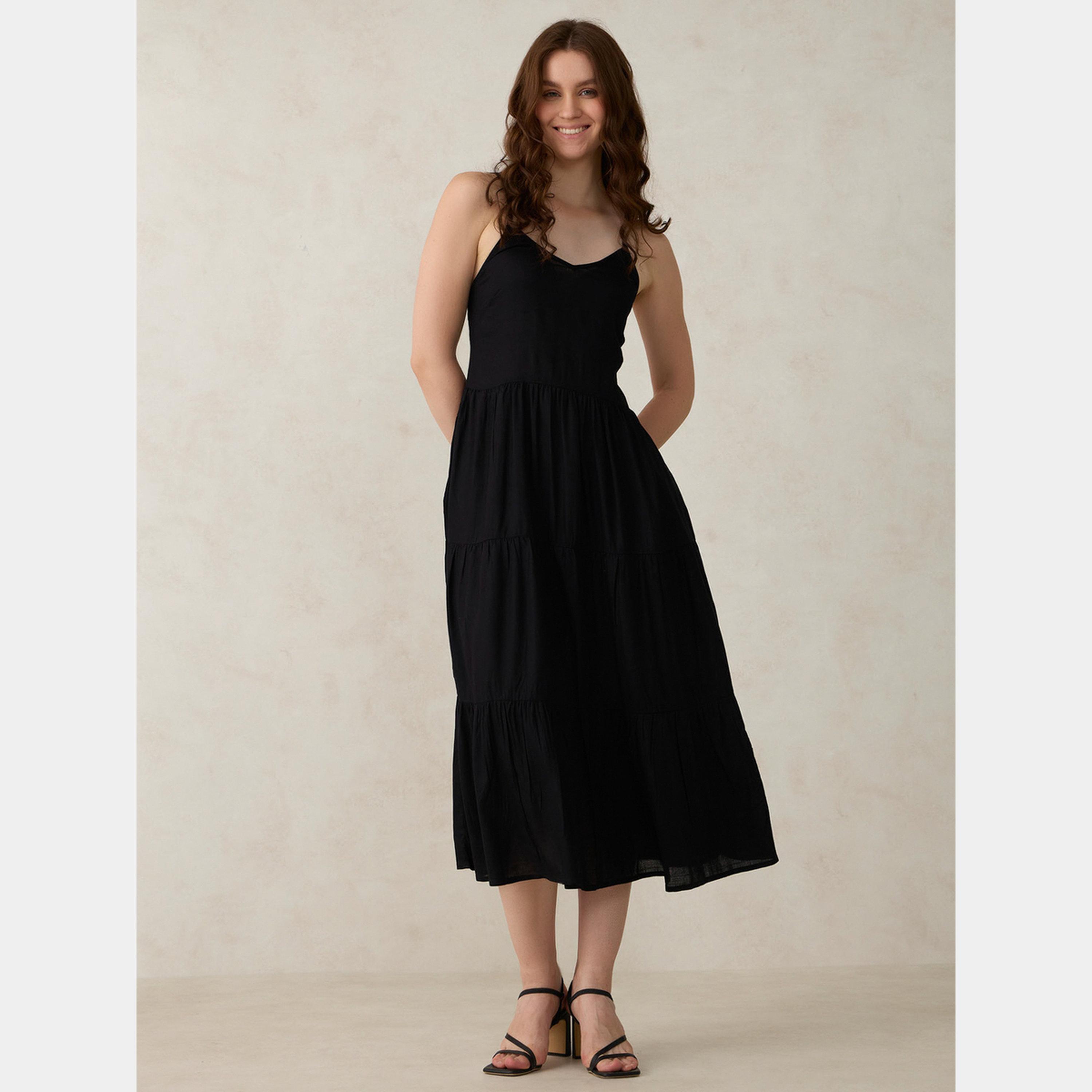 أوتزيدر × ستايلي - فستان نسائي أسود متوسط ​​الطول رقبة حرف V وحزام كتف-women-clothing-dresses-image-5