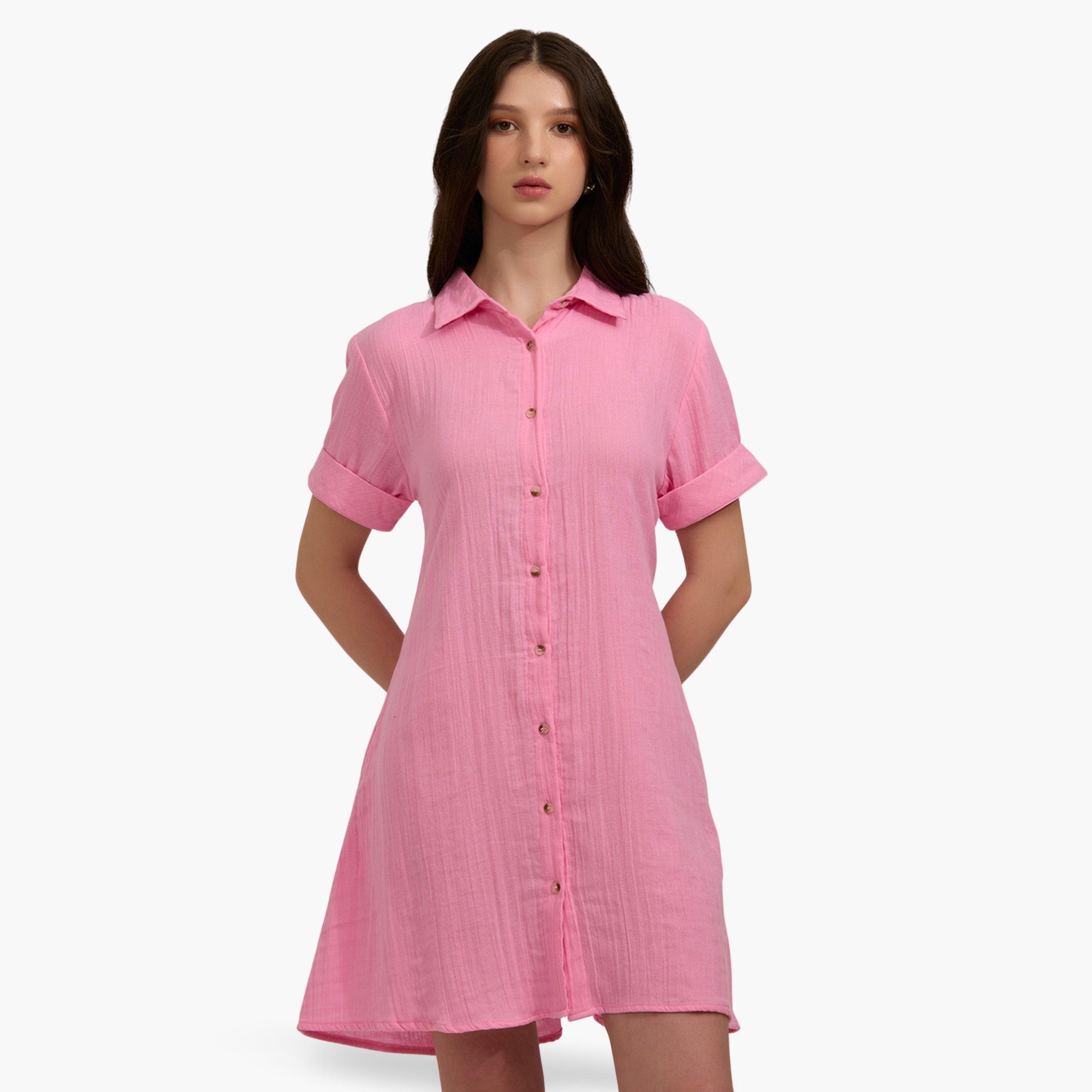 أوتزيدر × ستايلي - فستان نسائي قصير من القطن بأكمام قصيرة وياقة باللون الوردي-women-clothing-dresses-image-1