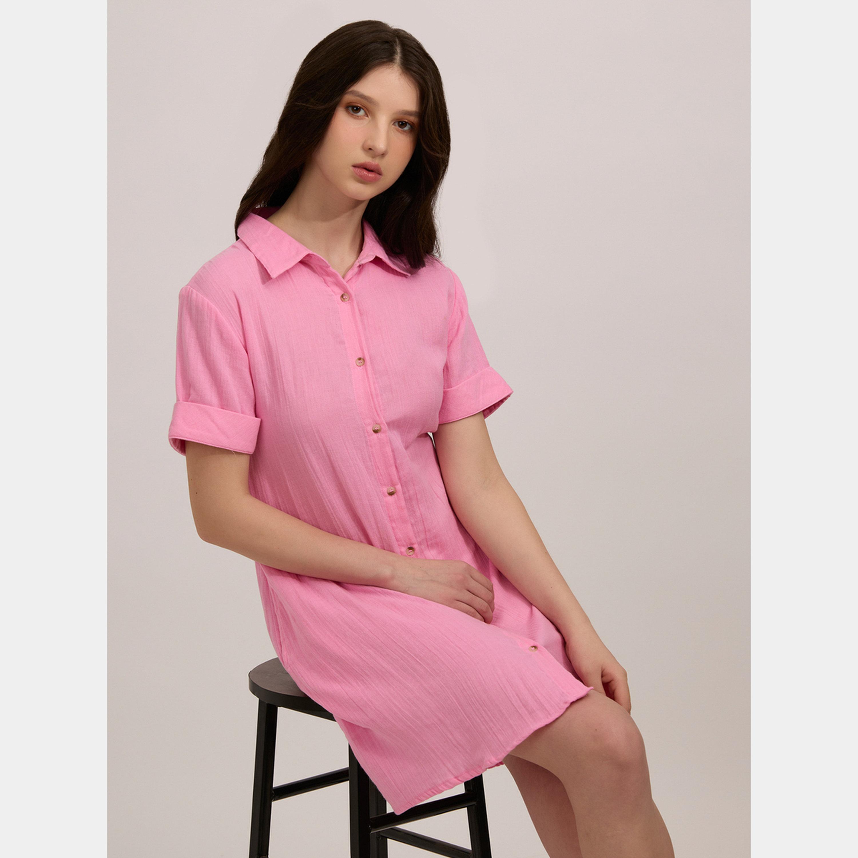 أوتزيدر × ستايلي - فستان نسائي قصير من القطن بأكمام قصيرة وياقة باللون الوردي-women-clothing-dresses-image-4