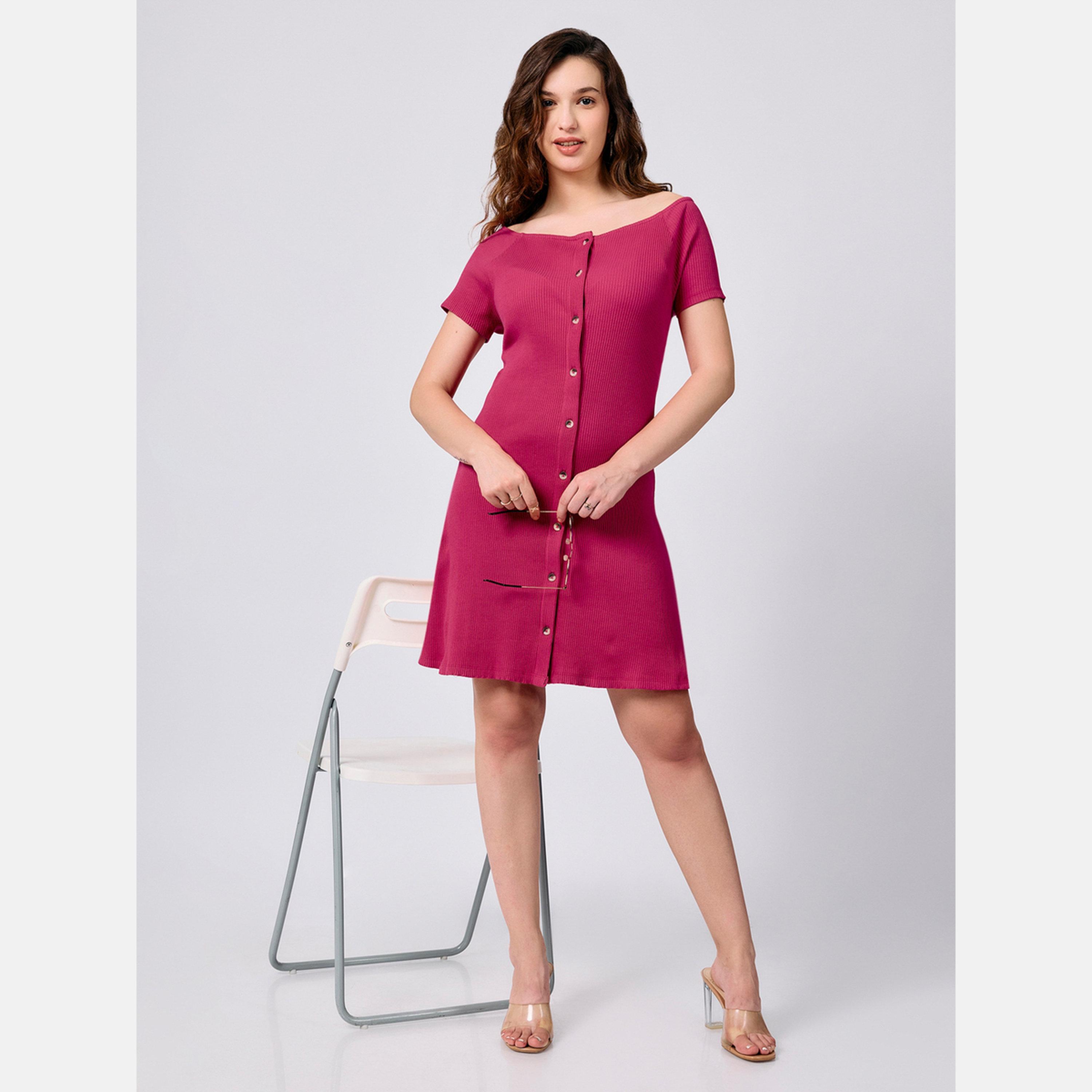 أوتزيدر × ستايلي - فستان وردي مكشوف الكتفين بأزرار وأضلاع-women-clothing-dresses-image-2