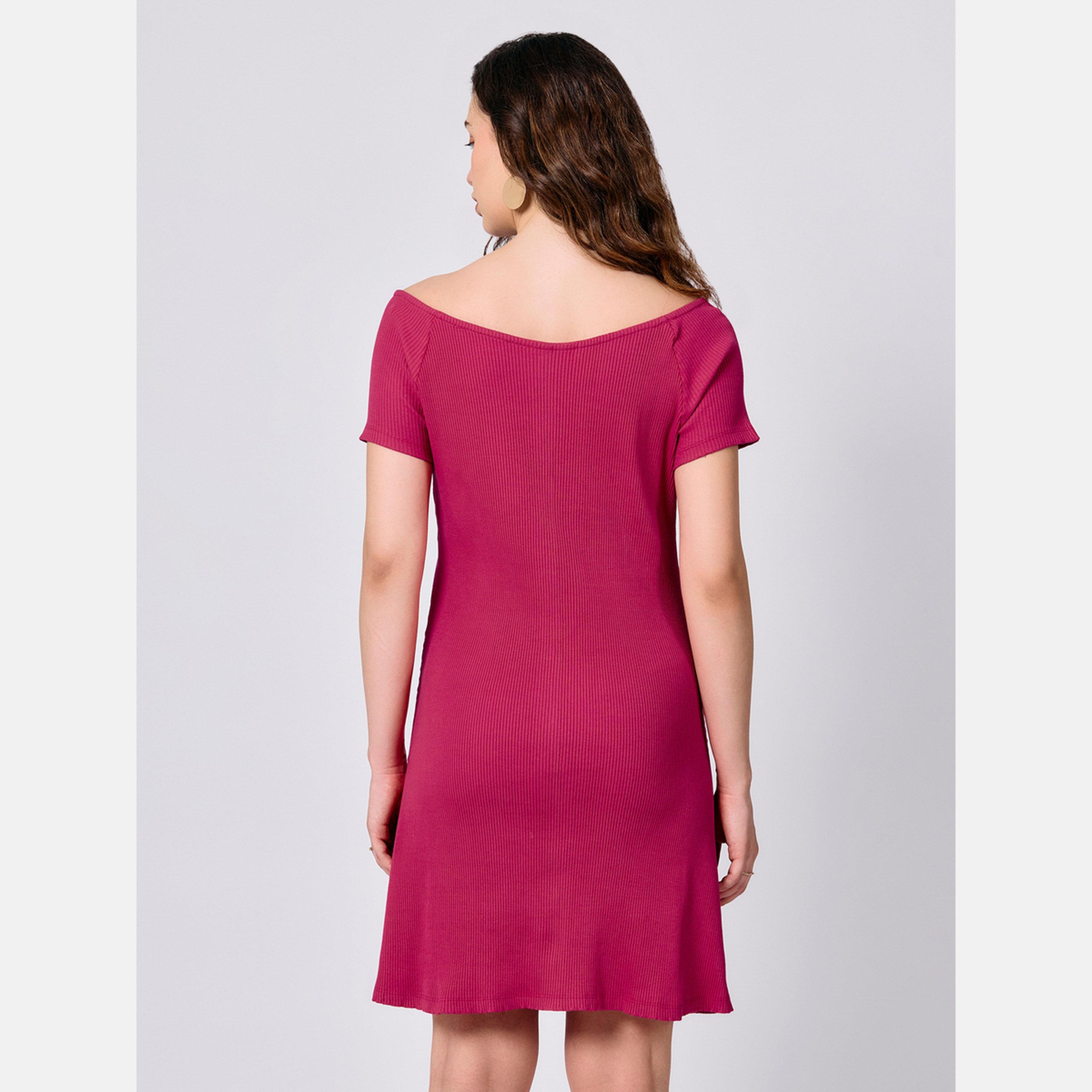 أوتزيدر × ستايلي - فستان وردي مكشوف الكتفين بأزرار وأضلاع-women-clothing-dresses-image-3
