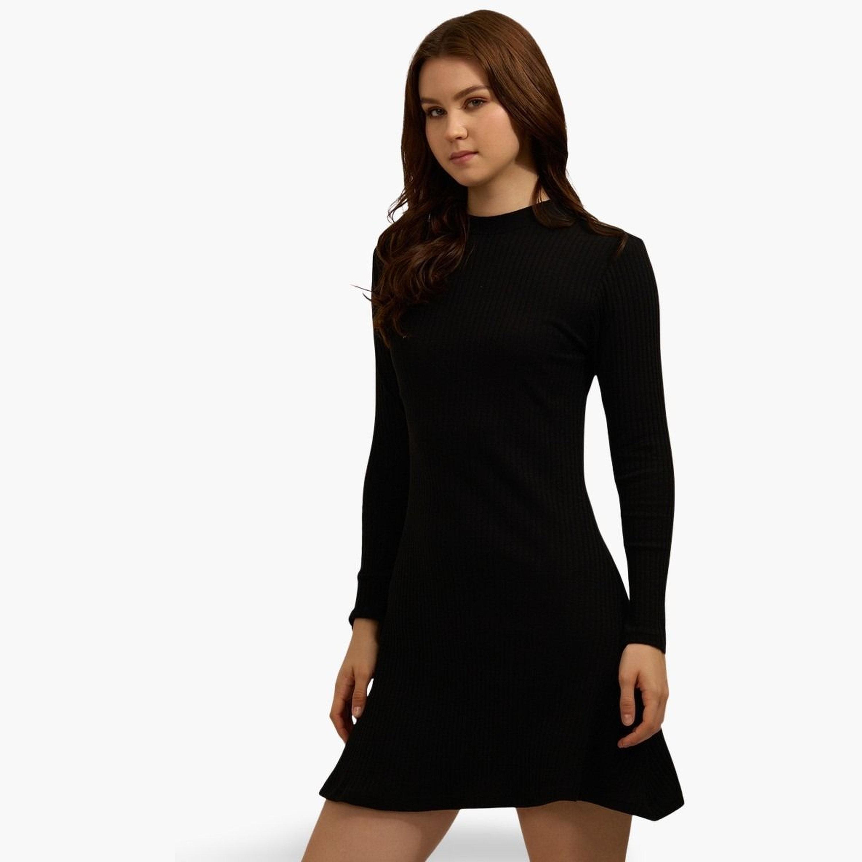 أوتزيدر × ستايلي - فستان قصير أسود برقبة عالية ومضلع-women-clothing-dresses-image-1
