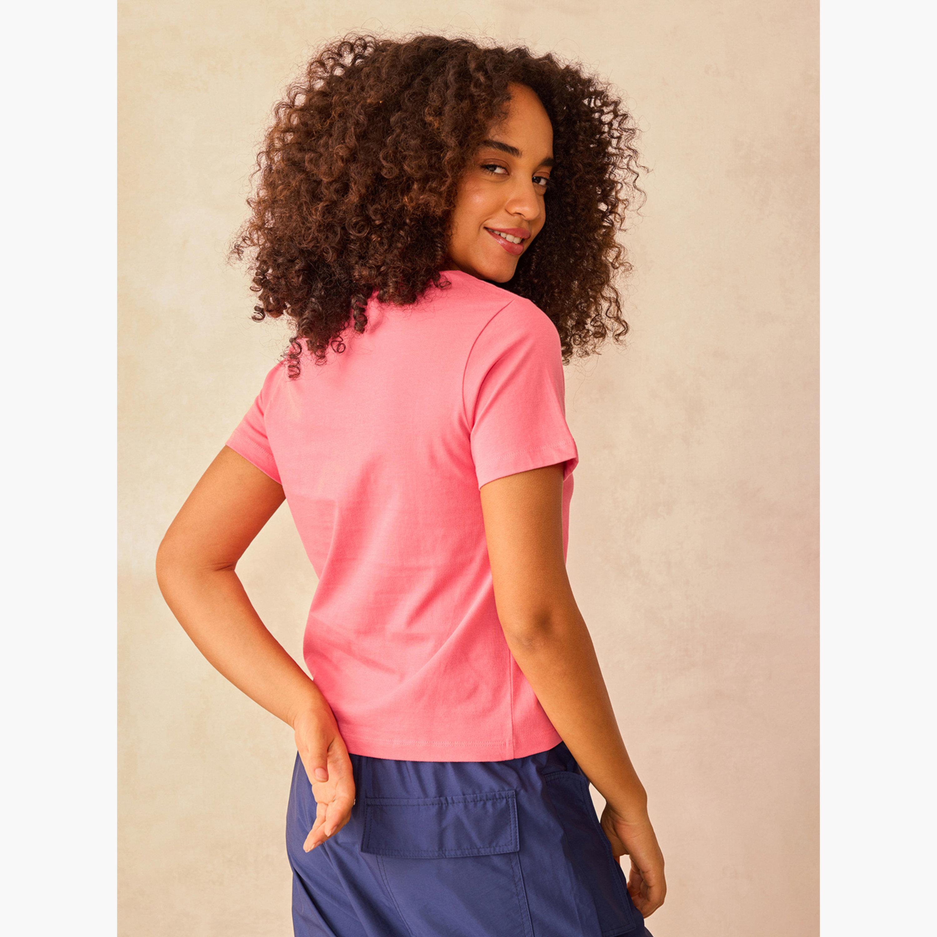أوتزيدر × ستايلي - تي شيرت وردي برقبة دائرية ورسومات غرافيكية - قطن 100%-women-clothing-tshirts-image-4
