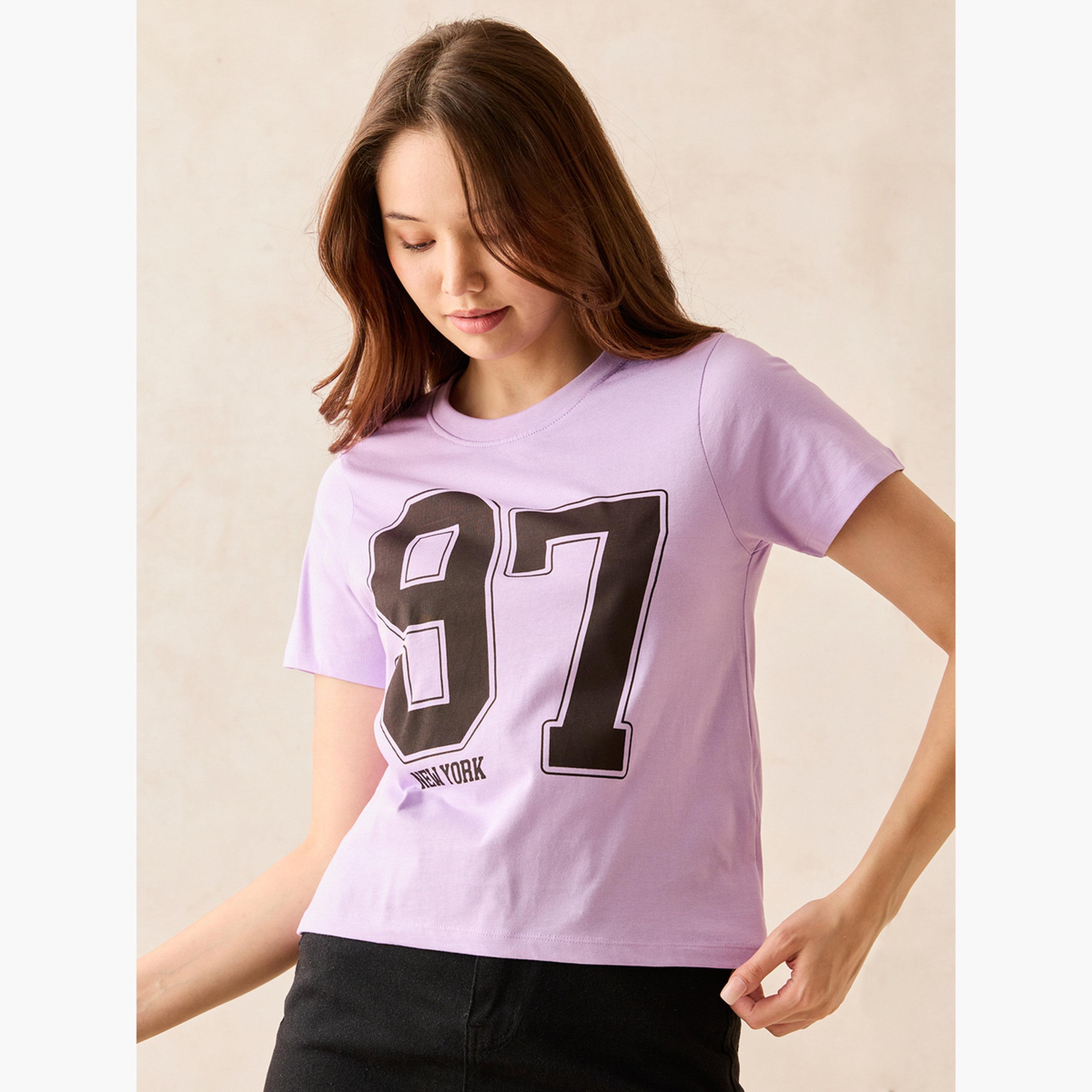 أوتزيدر × ستايلي - تي شيرت غرافيكي برقبة دائرية أرجواني - 100% قطن-women-clothing-tshirts-image-1