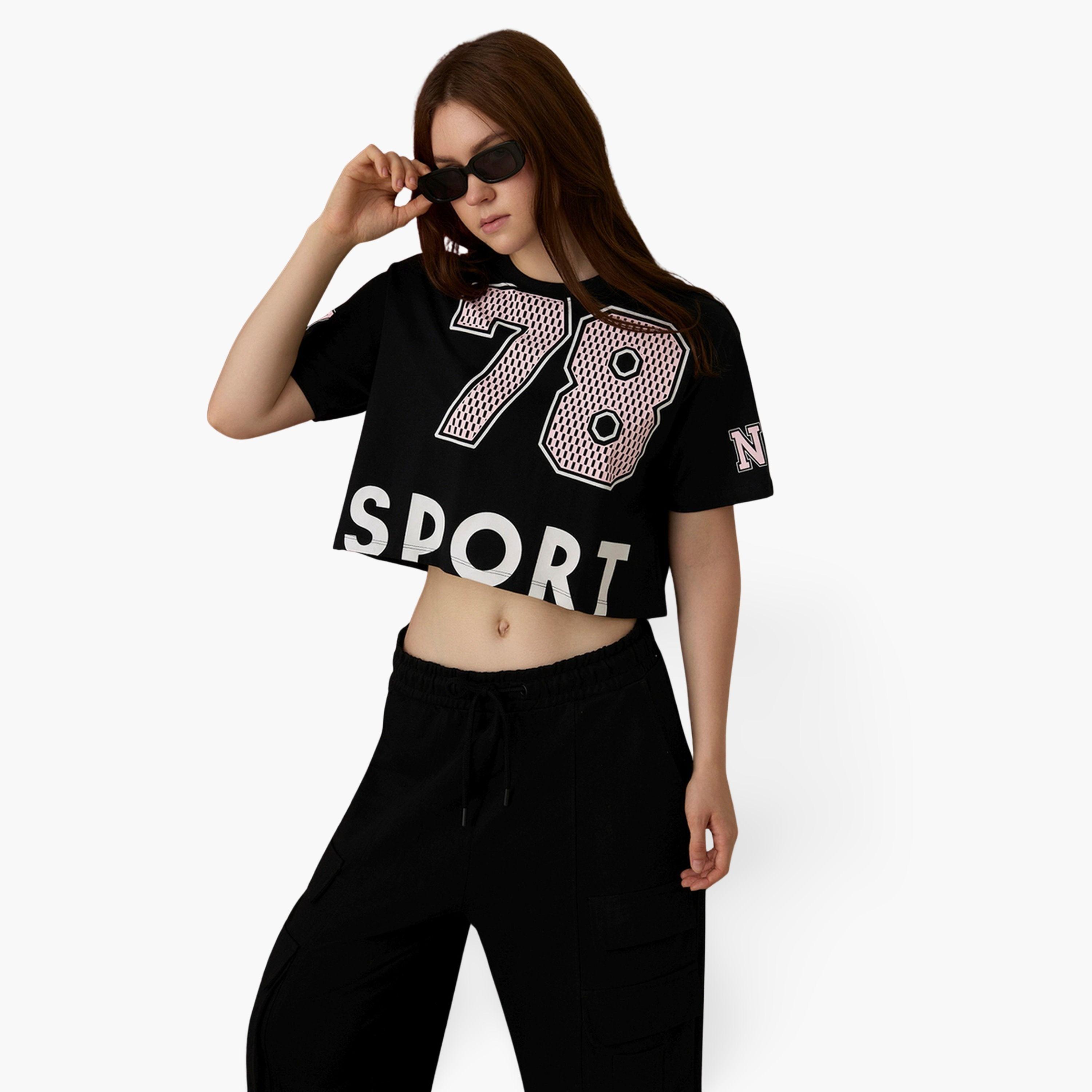 أوتزيدر × ستايلي - تي شيرت قصير أسود برسومات غرافيكية - قطن 100%-women-clothing-tshirts-image-1