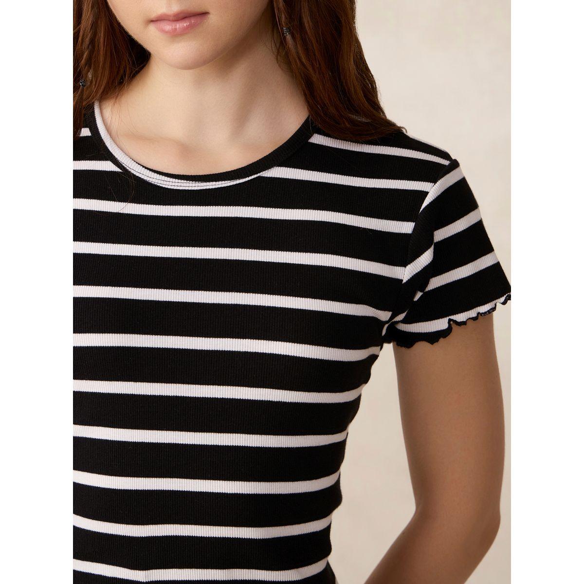 أوتزيدر × ستايلي - تي شيرت أسود مخطط ومضلع-women-clothing-tshirts-image-4