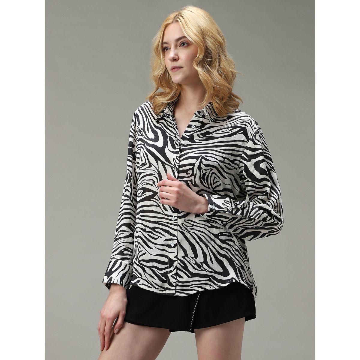 أوتزيدر × ستايلي - قميص ساتان أسود بطبعة حيوانات-women-clothing-shirtsandblouses-shirts-image-2