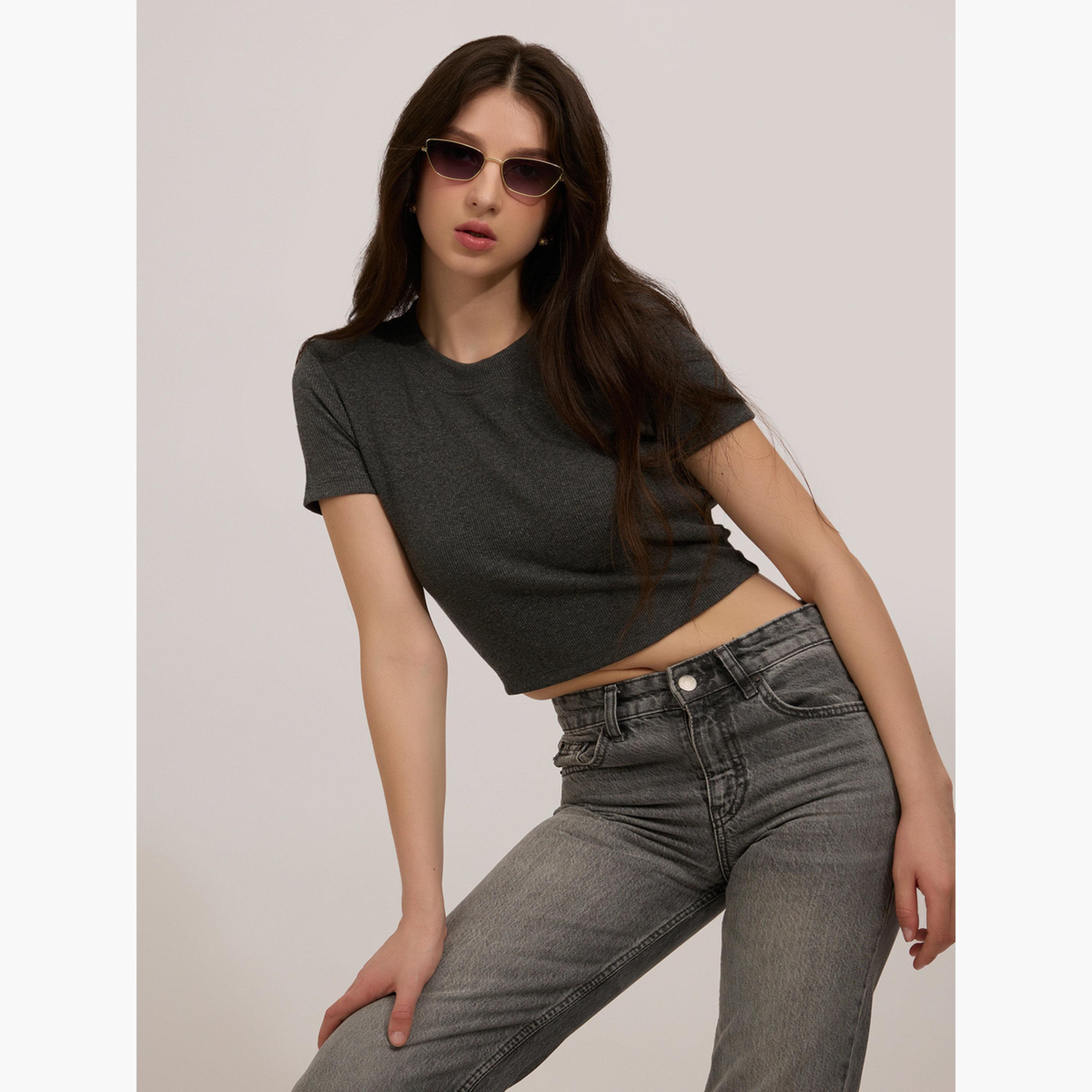 أوتزيدر × ستايلي - بلوزة رمادية أساسية مضلعة-women-clothing-tshirts-image-3