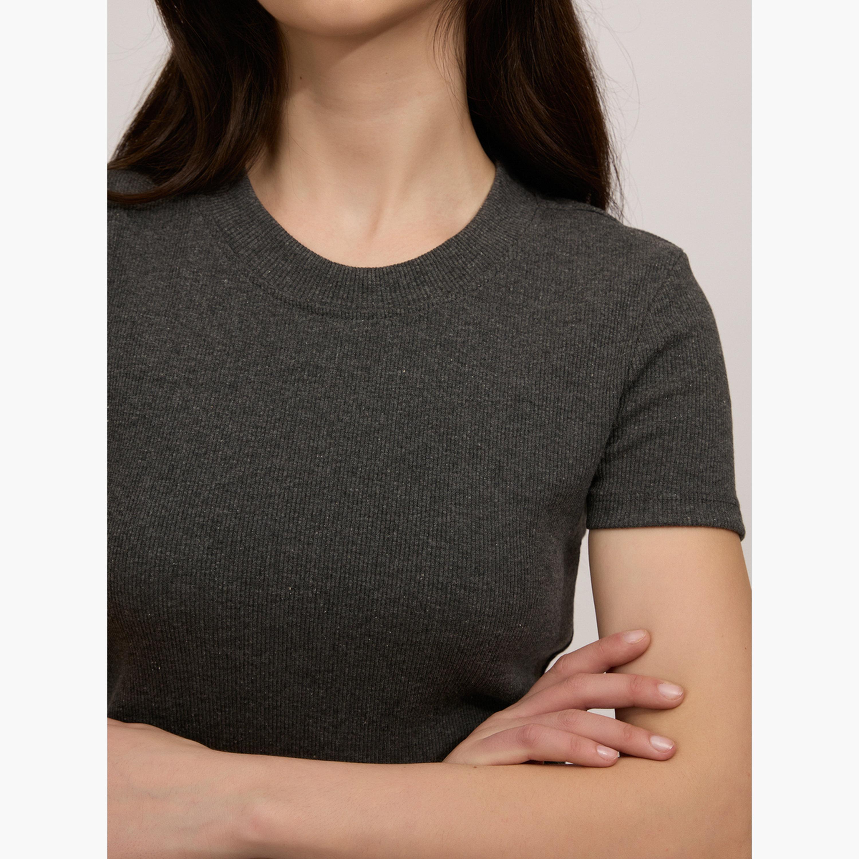 أوتزيدر × ستايلي - بلوزة رمادية أساسية مضلعة-women-clothing-tshirts-image-5