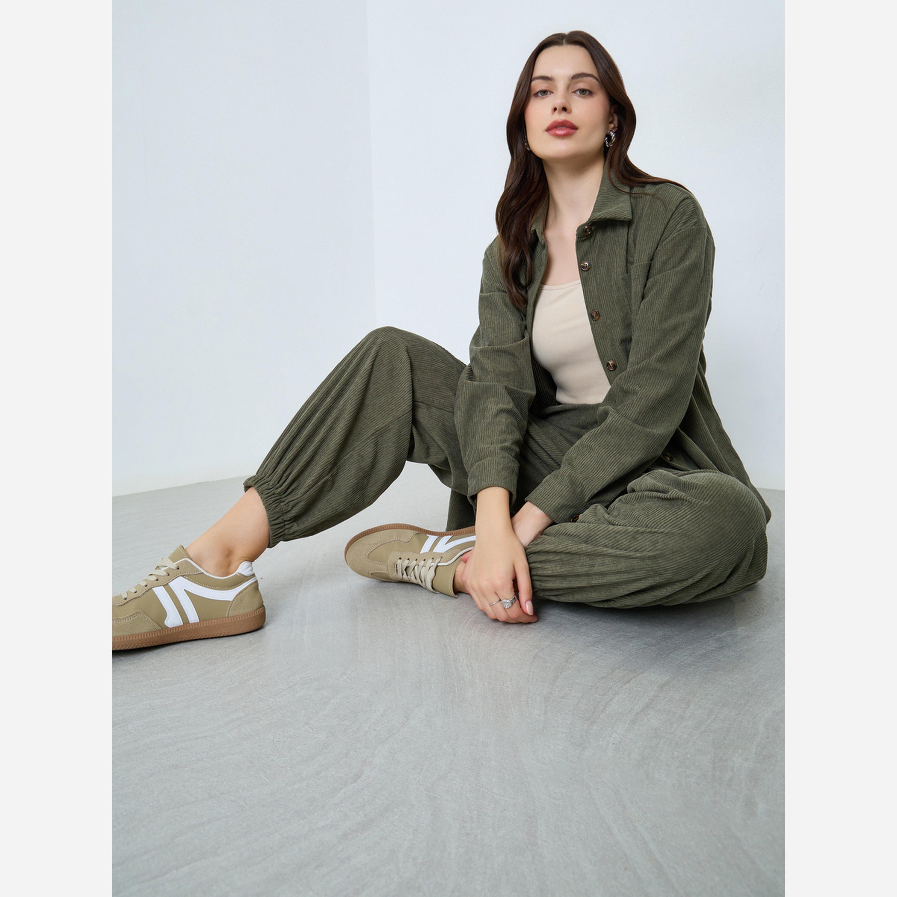ستايلي - طقم نسائي قميص مخمل لون زيتوني وبنطال رياضي-women-clothing-coordsets-image-2
