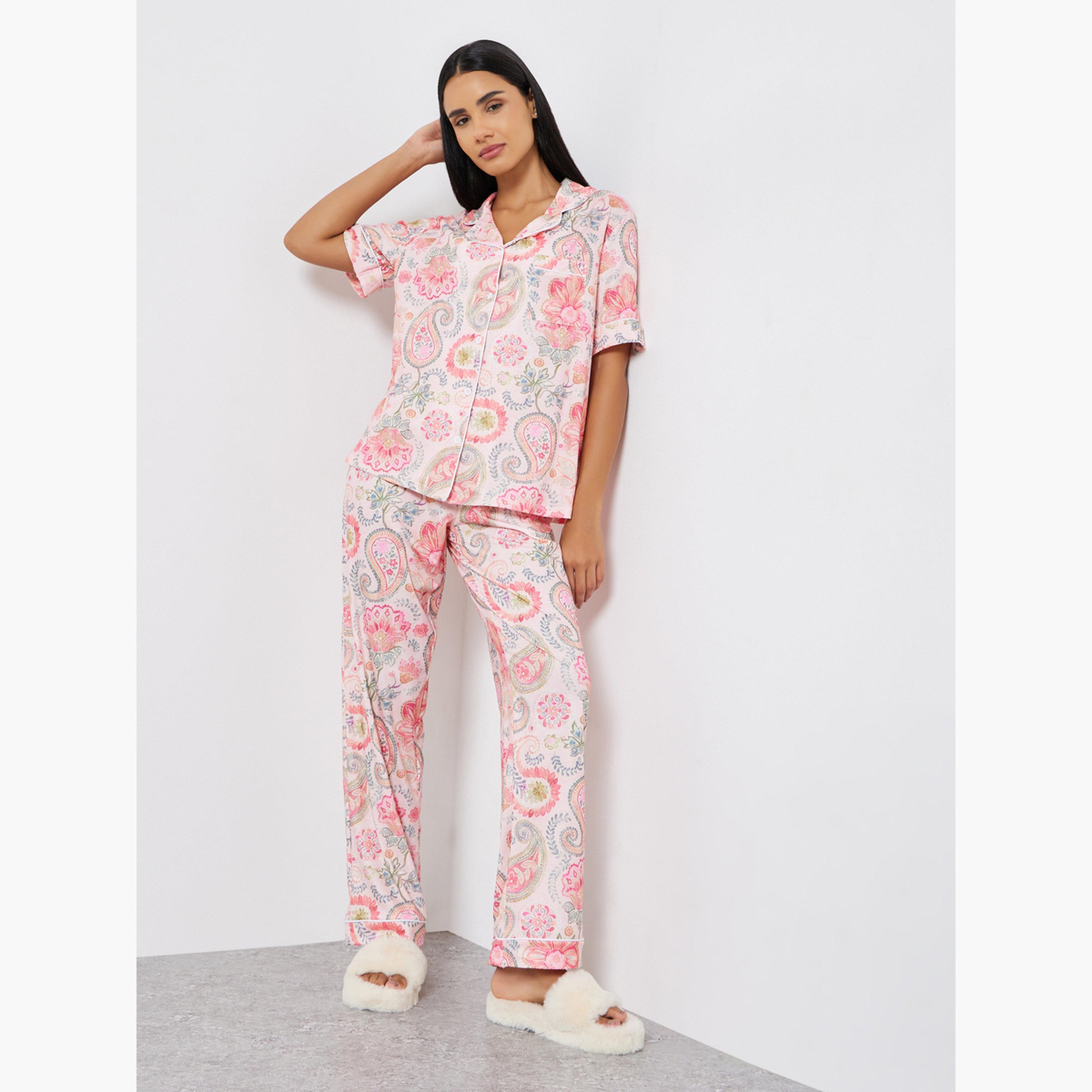 طقم بيجامة قميص بأكمام قصيرة وتفاصيل شريط بتصميم بيزلي-women-clothing-nightwear-pyjamas-longsets-image-1