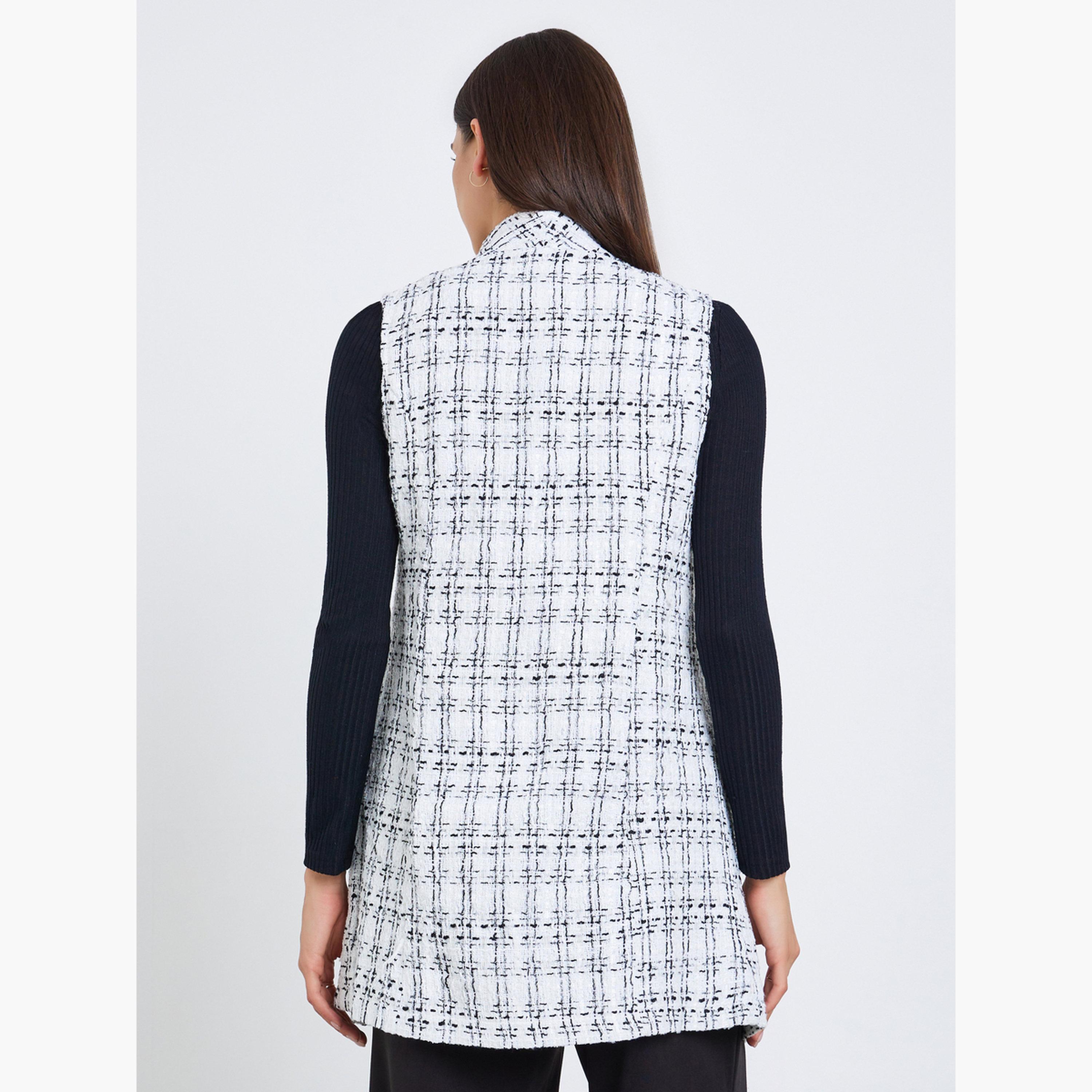 تيك تو - سترة نسائية بدون أكمام وياقة ومزينة بأزرار ومظهر تويد منقوش-women-winterwear-coatsandjackets-jackets-image-3
