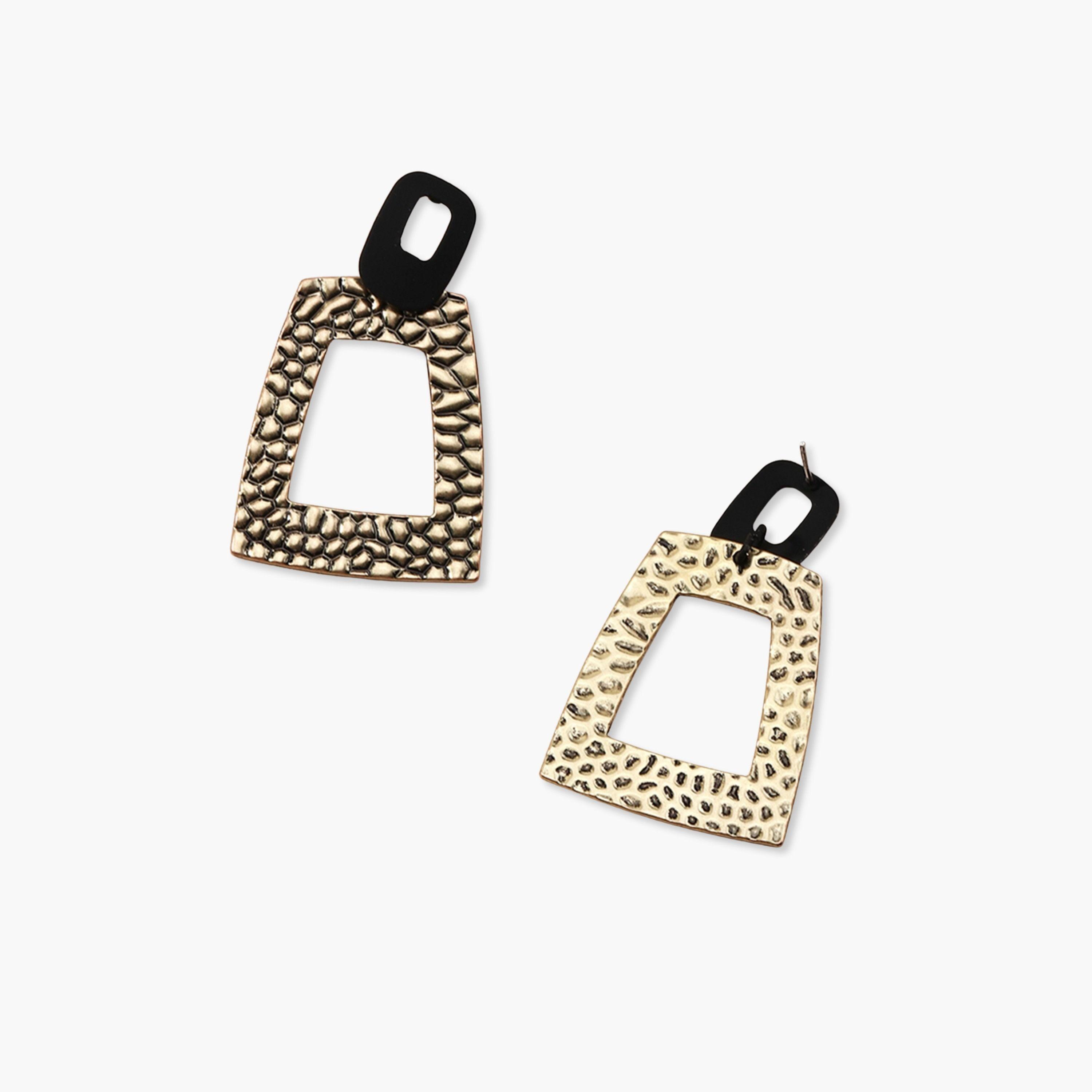 تيك تو - أقراط ذهبية مربعة الشكل-women-watchesandjewellery-jewellery-earrings-image-1