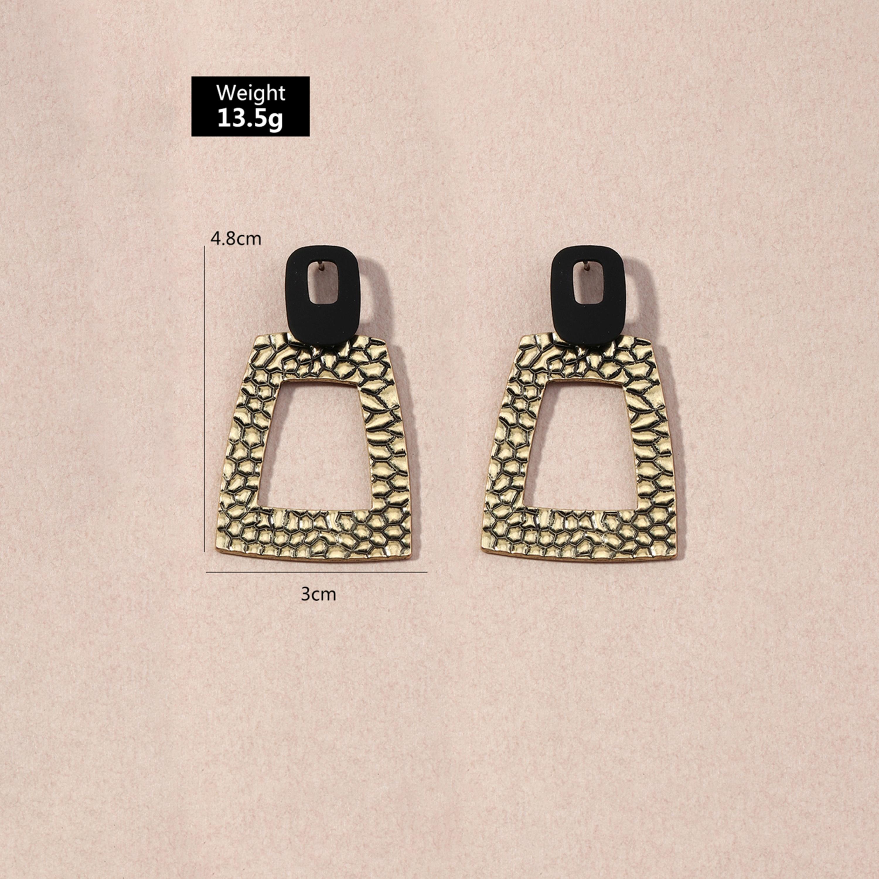 تيك تو - أقراط ذهبية مربعة الشكل-women-watchesandjewellery-jewellery-earrings-image-5