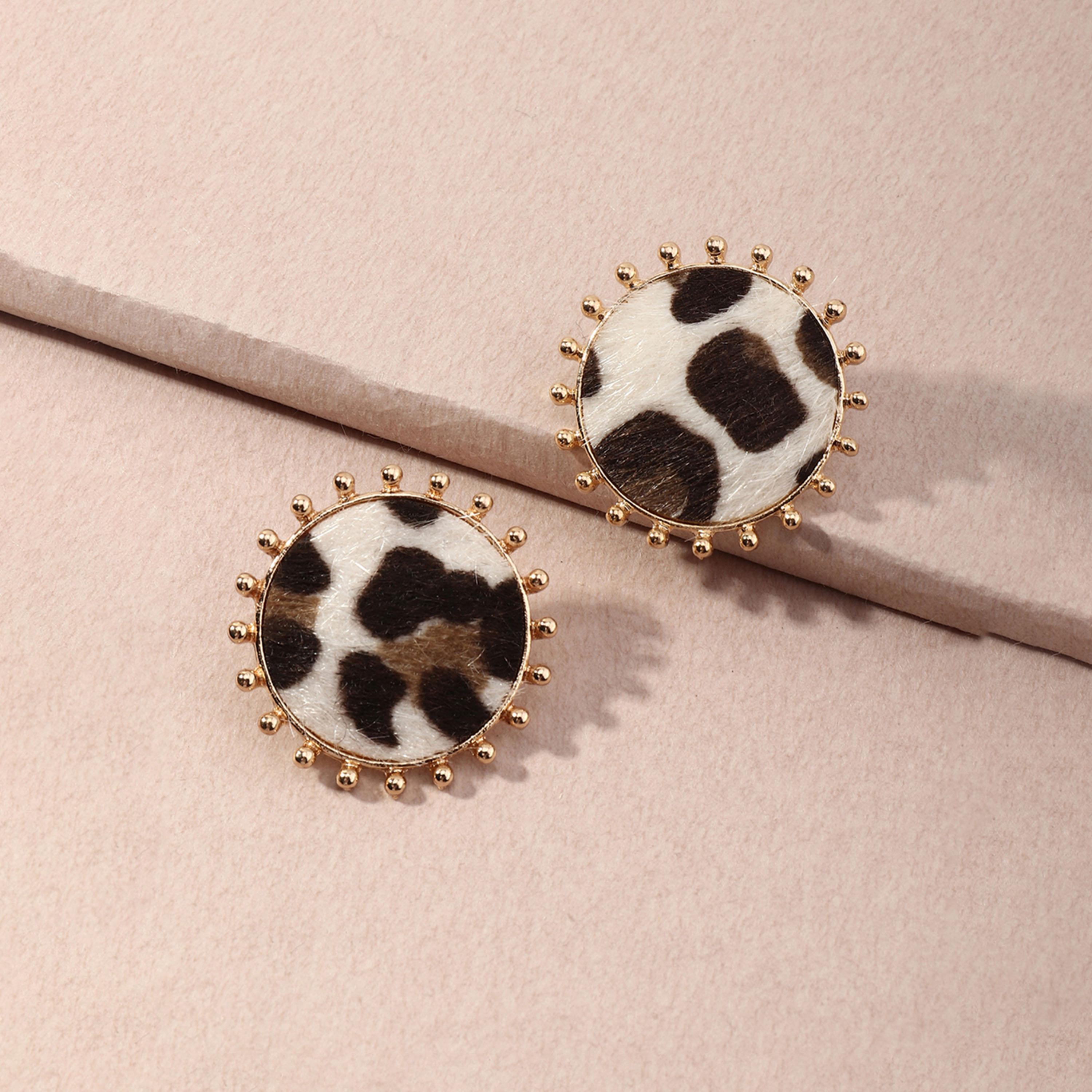 تيك تو - أقراط دائرية بطبعة جلد النمر-women-watchesandjewellery-jewellery-earrings-image-2