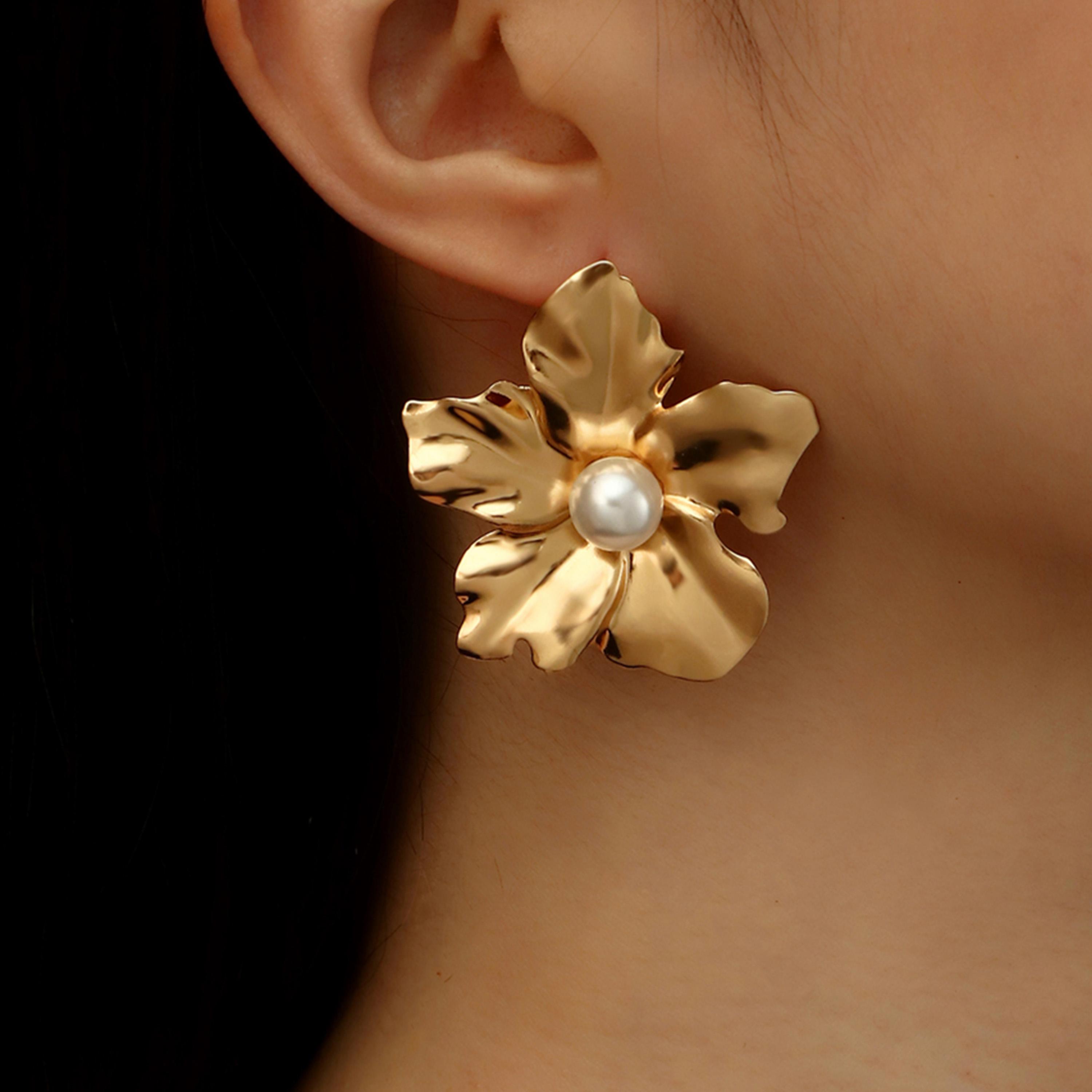 تيك تو - أقراط مزينة باللؤلؤ الصناعي والزهور-women-watchesandjewellery-jewellery-earrings-image-2