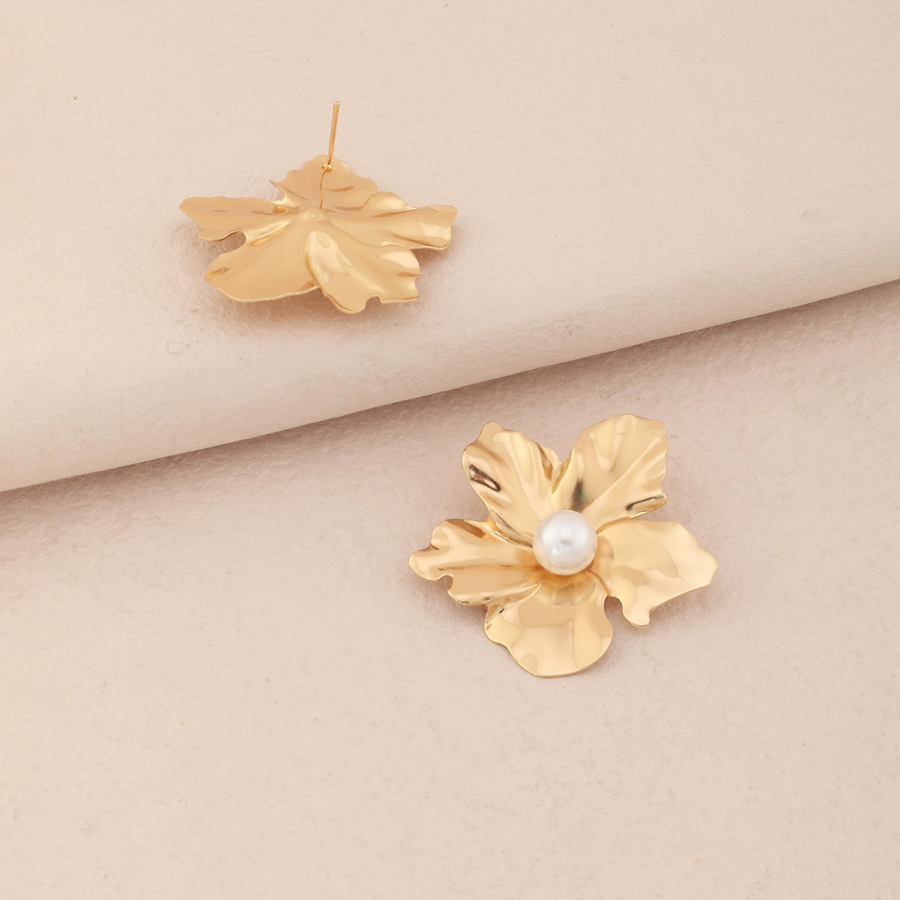 تيك تو - أقراط مزينة باللؤلؤ الصناعي والزهور-women-watchesandjewellery-jewellery-earrings-image-3