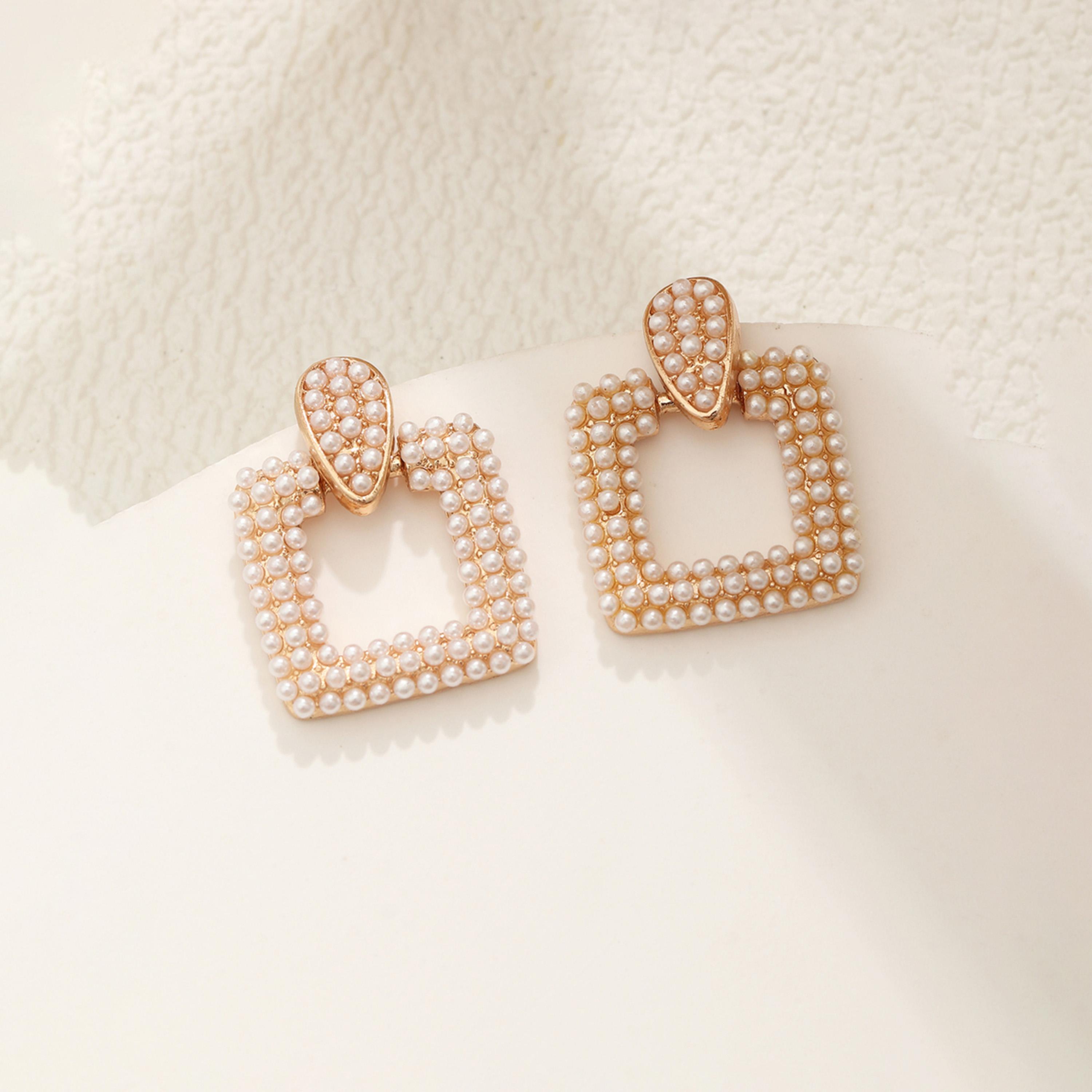 تيك تو - أقراط مربعة من اللؤلؤ الصناعي-women-watchesandjewellery-jewellery-earrings-image-1