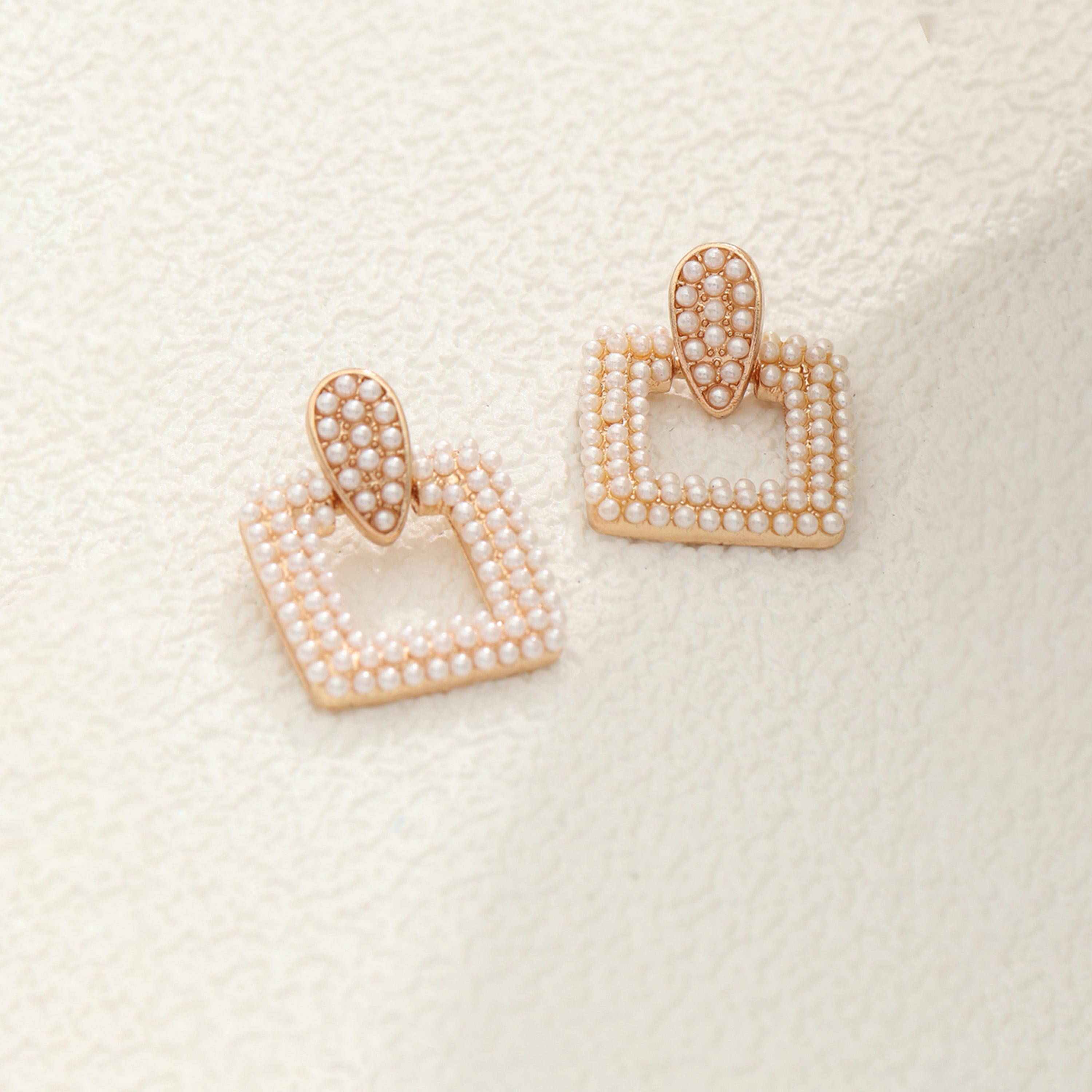 تيك تو - أقراط مربعة من اللؤلؤ الصناعي-women-watchesandjewellery-jewellery-earrings-image-2