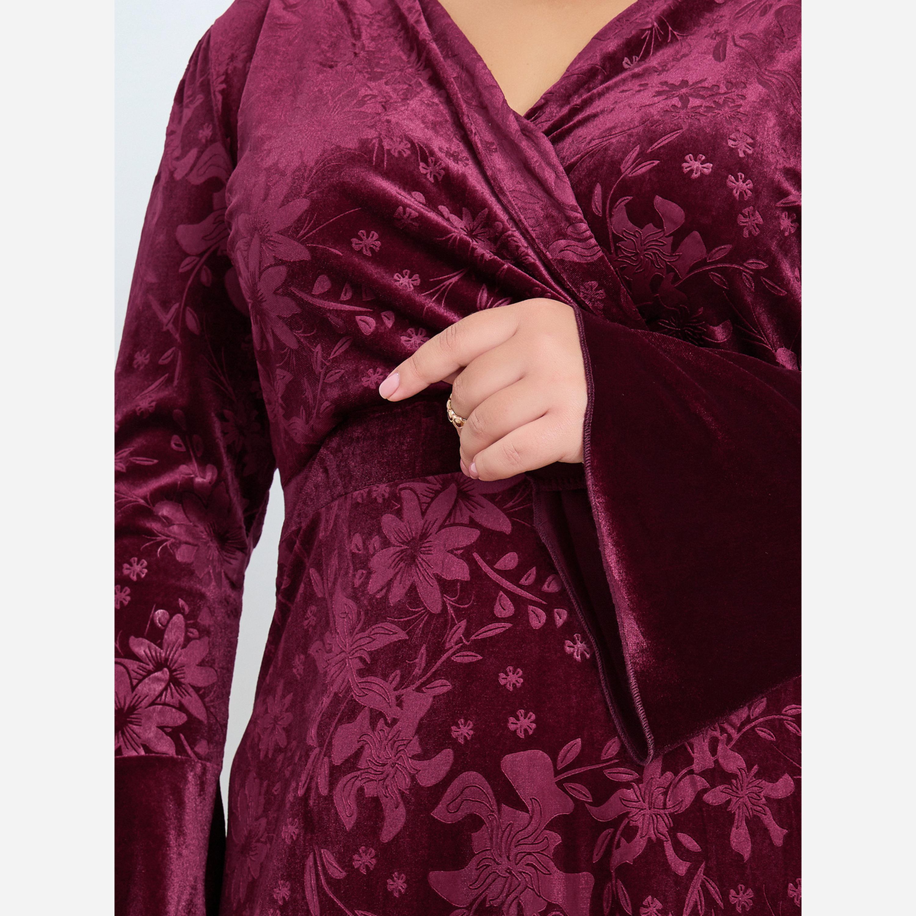 ستايلي - فستان متوسط الطول مخمل لون برغندي مقاس واسع-women-clothing-dresses-image-4