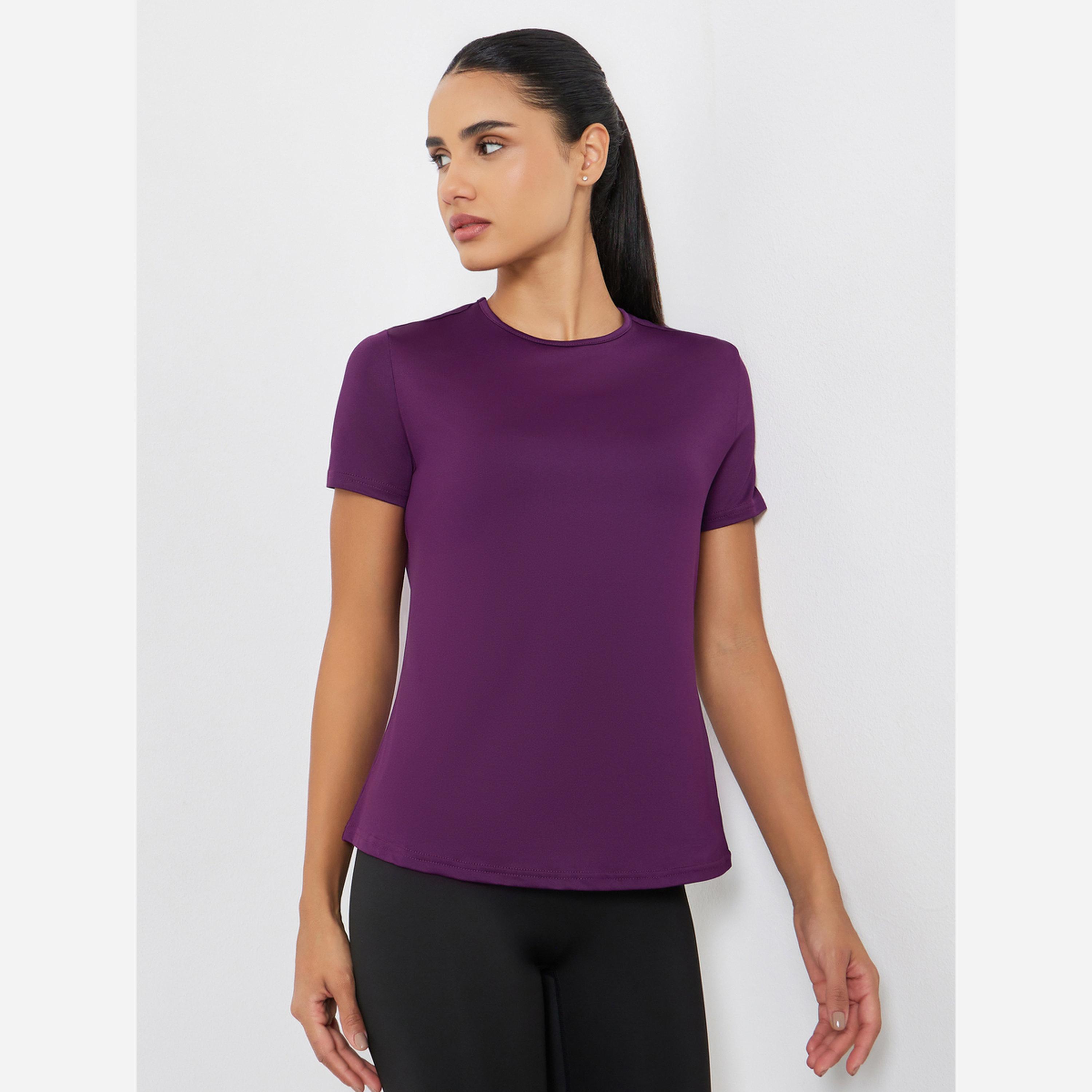 ستايلي - بلوزة قصيرة الأكمام مزينة بتفاصيل مشبكة في الخلف-women-clothing-sportswearandactivewear-tshirtsandvests-image-1