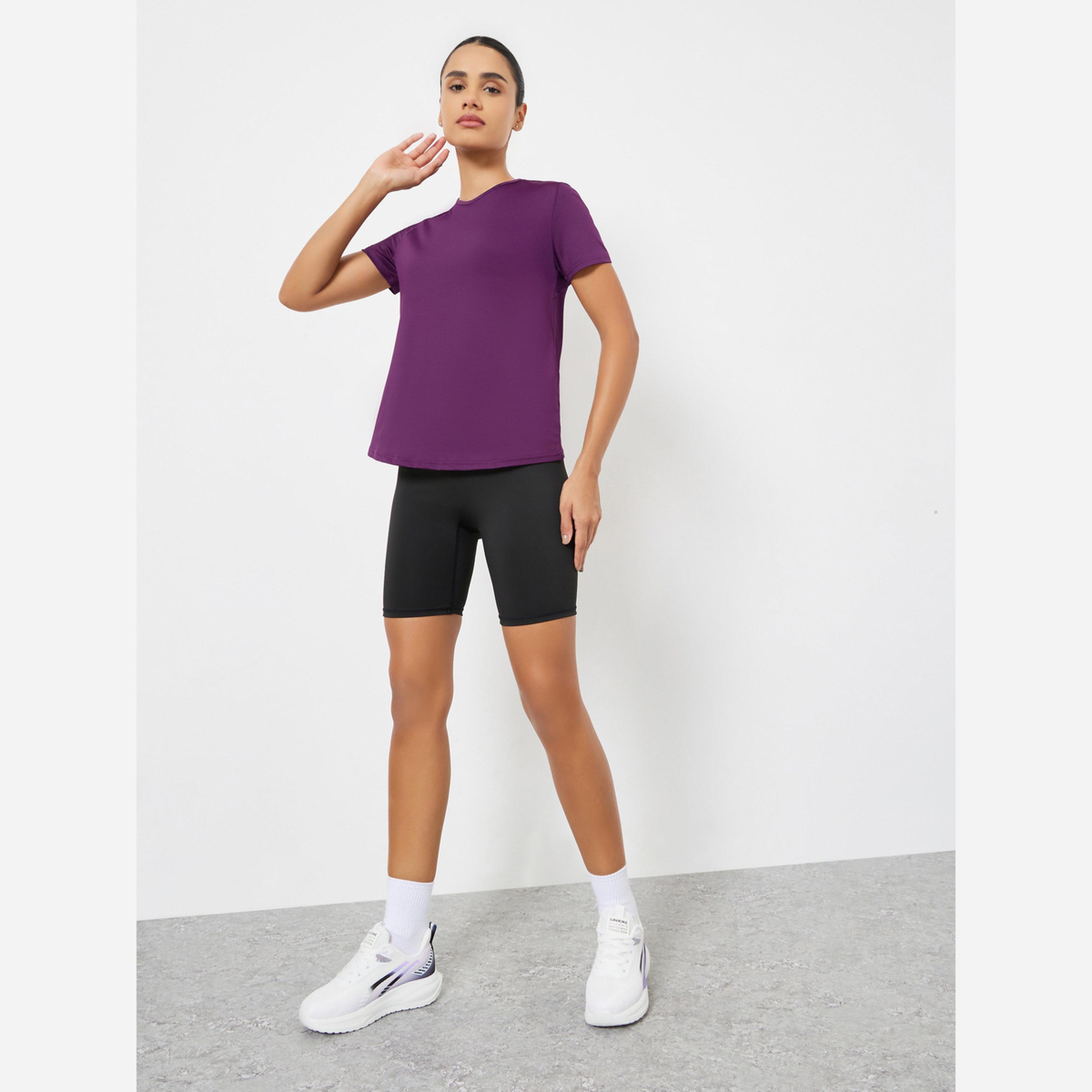 ستايلي - بلوزة قصيرة الأكمام مزينة بتفاصيل مشبكة في الخلف-women-clothing-sportswearandactivewear-tshirtsandvests-image-2